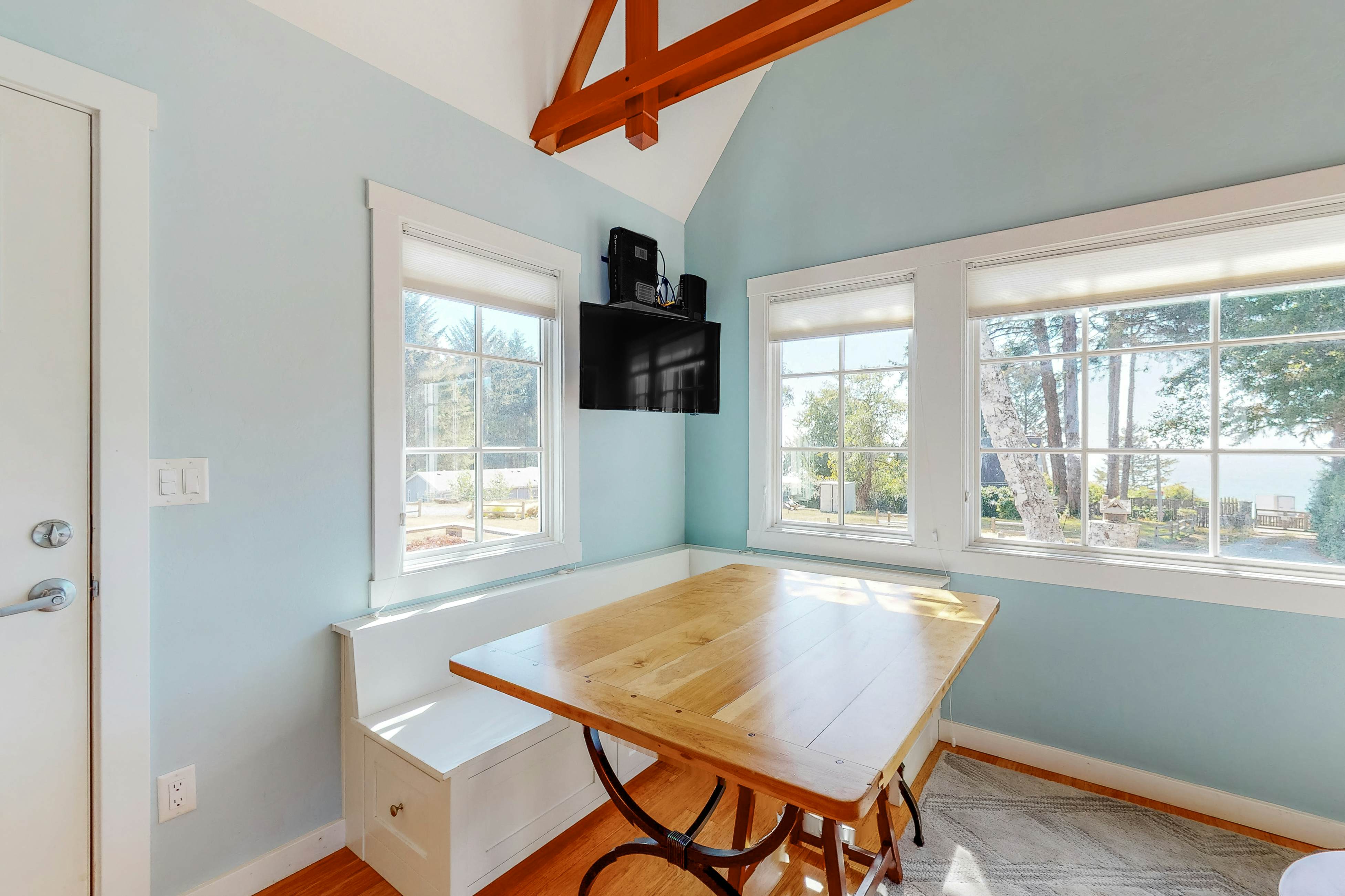 Alder Cottage 1 BD Trinidad, CA Vacation Rental Vacasa