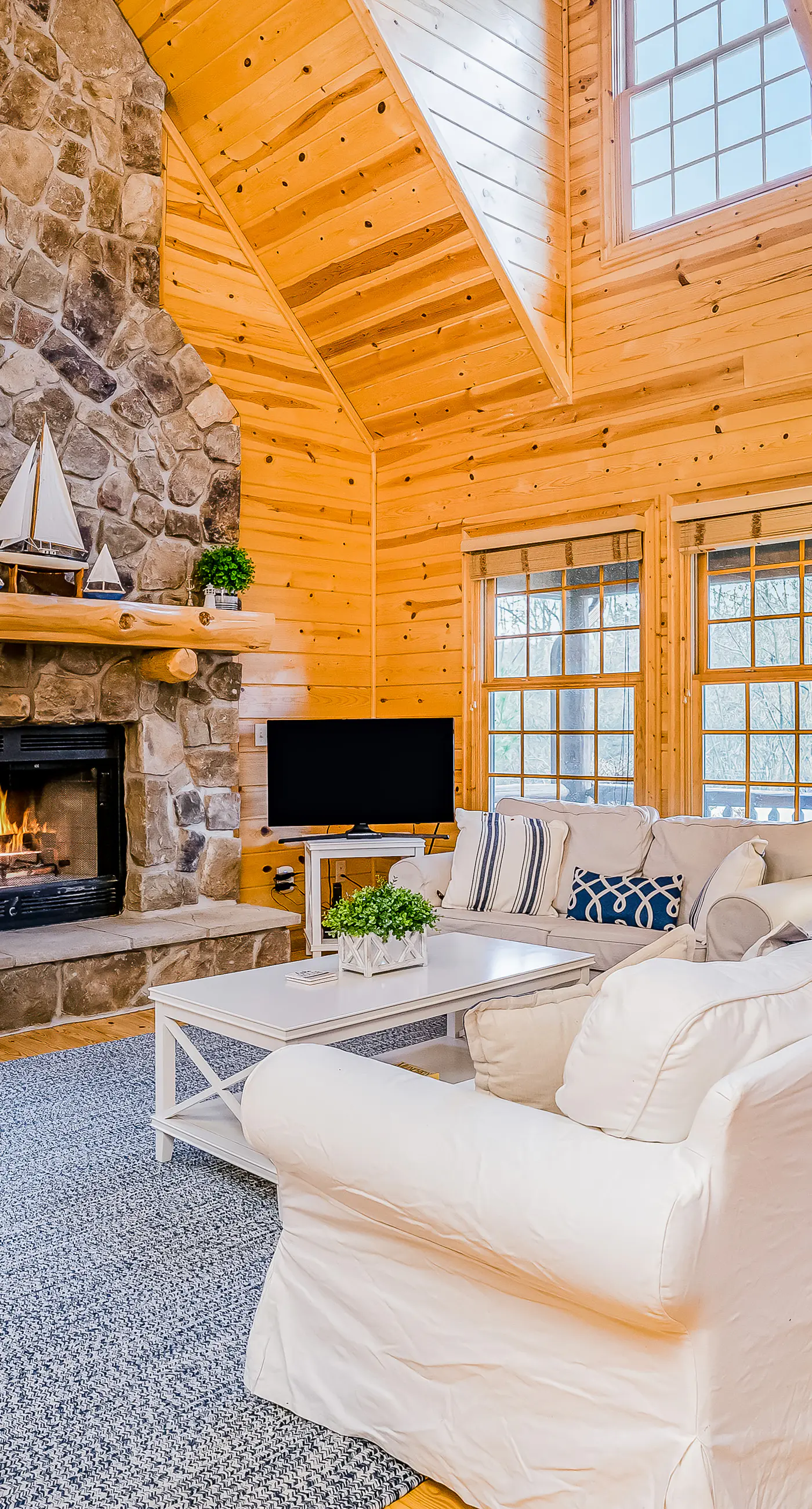 Kingfisher Cove Cabin 19 3 BD Saugatuck, MI Vacation Rental Vacasa