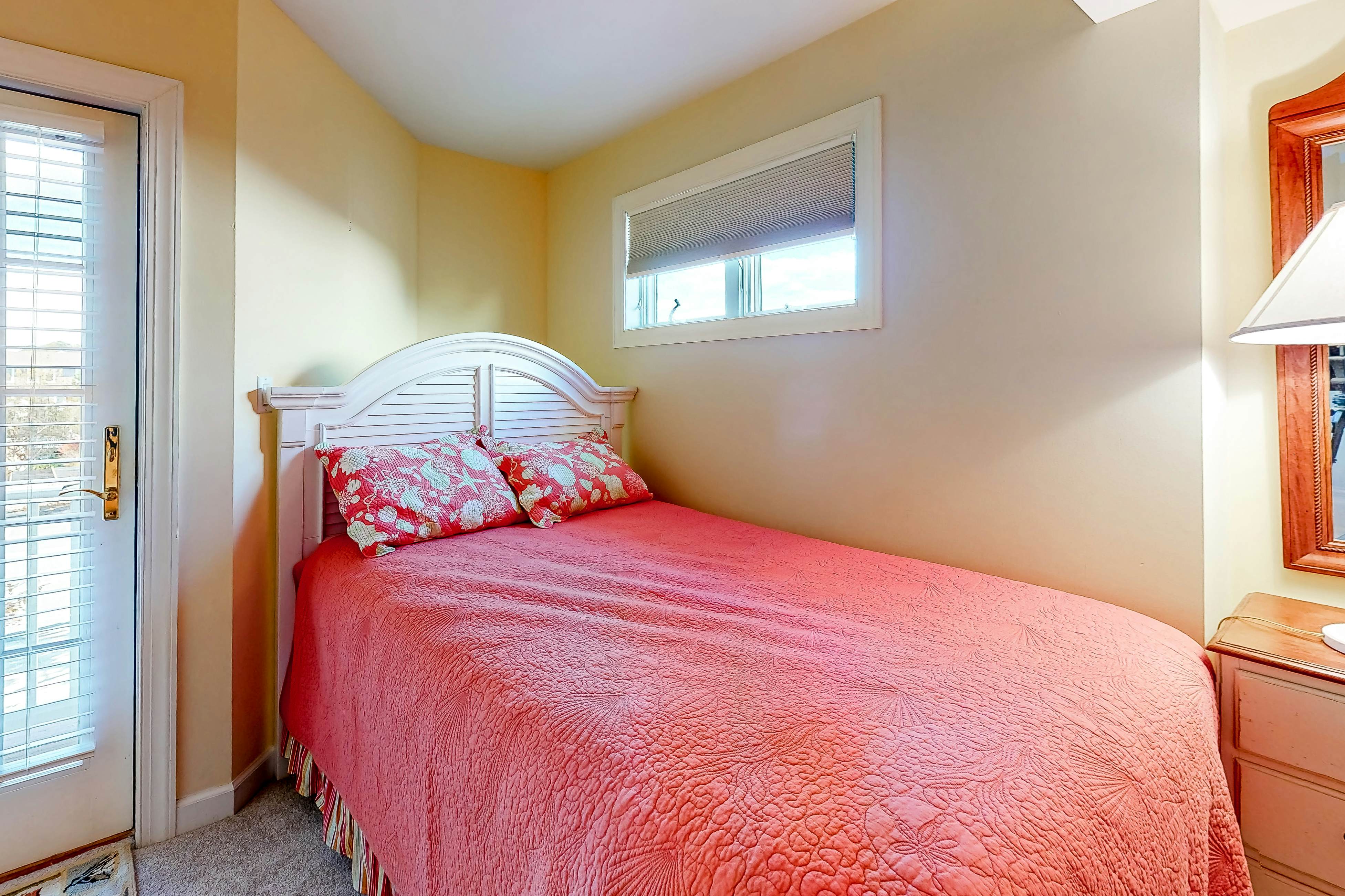 Town of Bethany Beach 76 South Atlantic Ave 5 BD Bethany Beach, DE