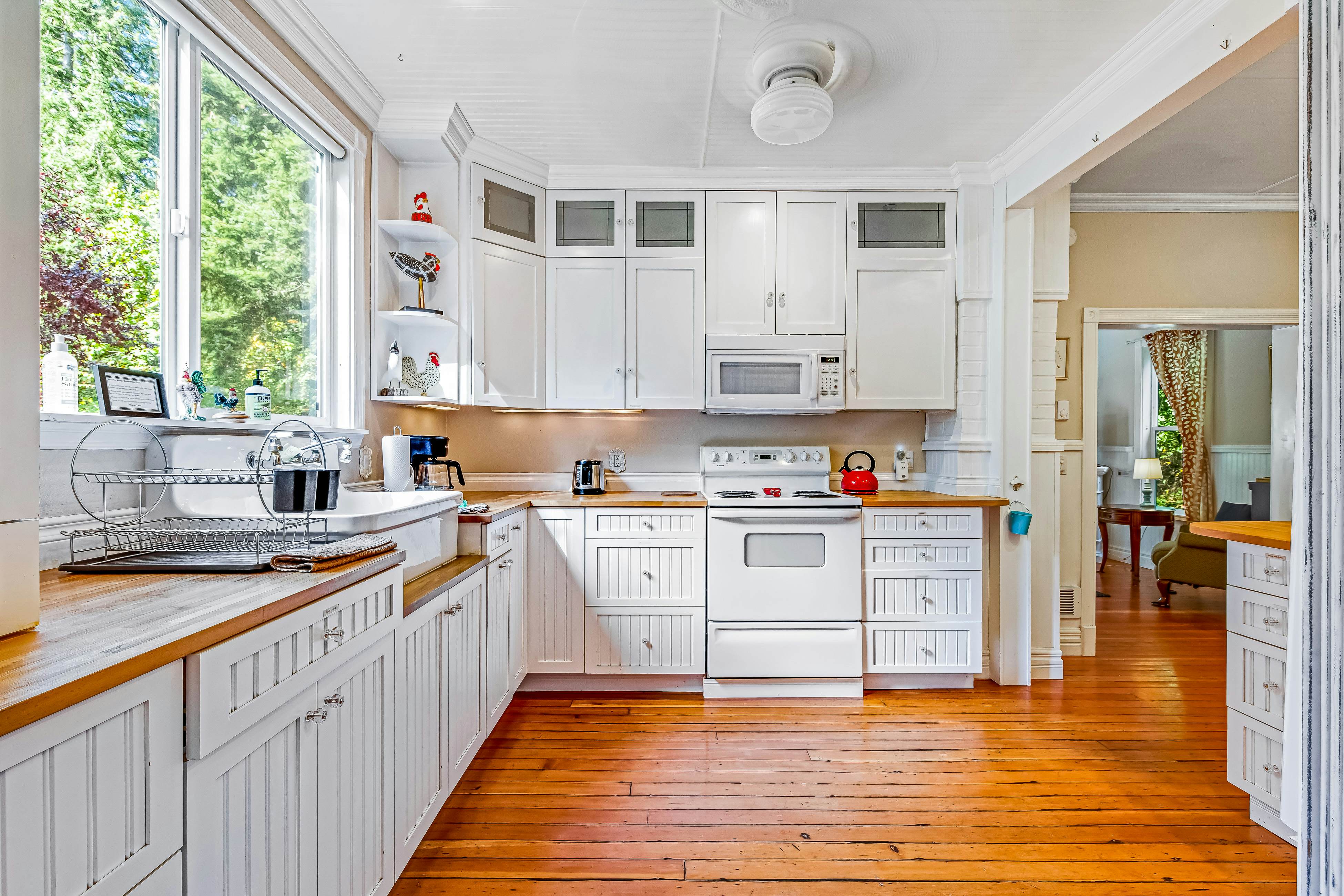 Peaceful Whispering Creek Farmhouse in Sequim