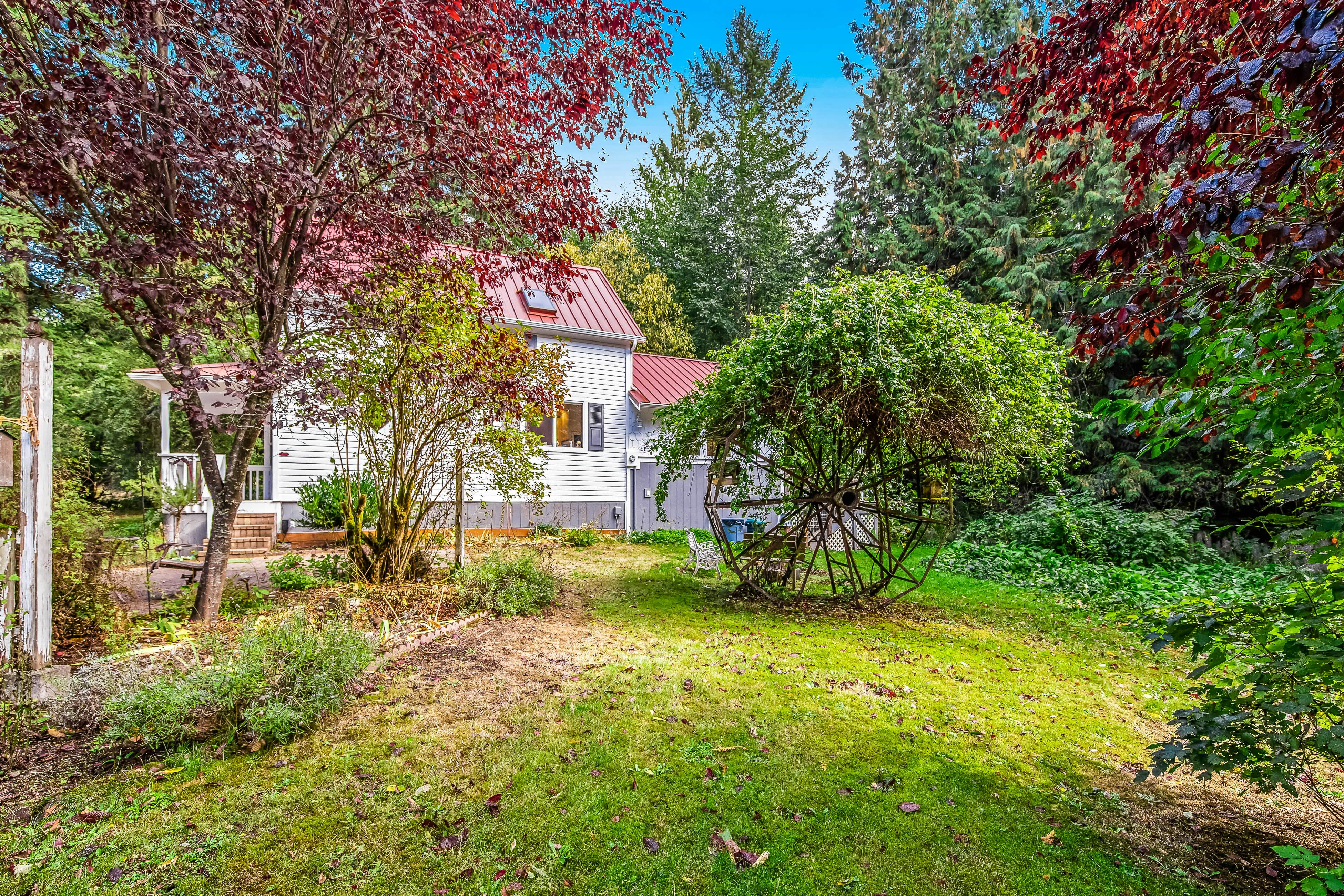 Peaceful Whispering Creek Farmhouse in Sequim