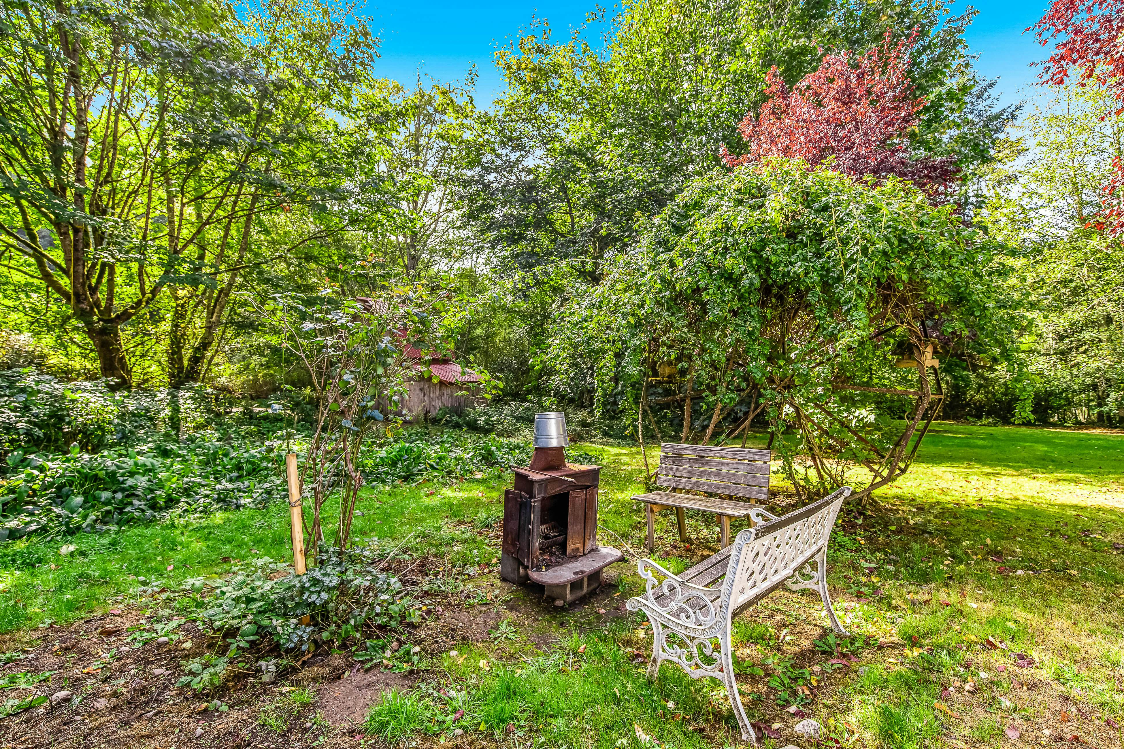 Peaceful Whispering Creek Farmhouse in Sequim