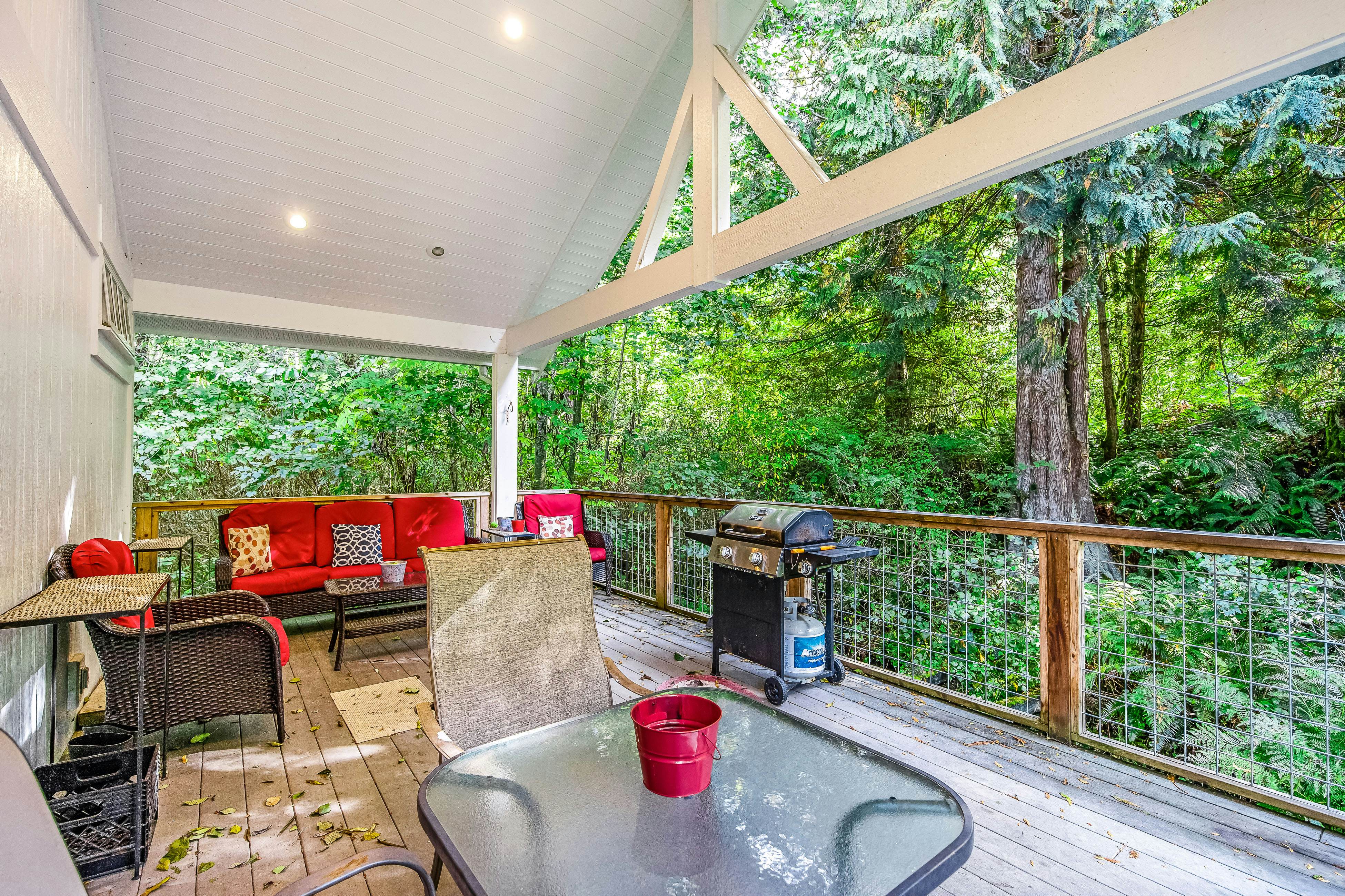 Peaceful Whispering Creek Farmhouse in Sequim