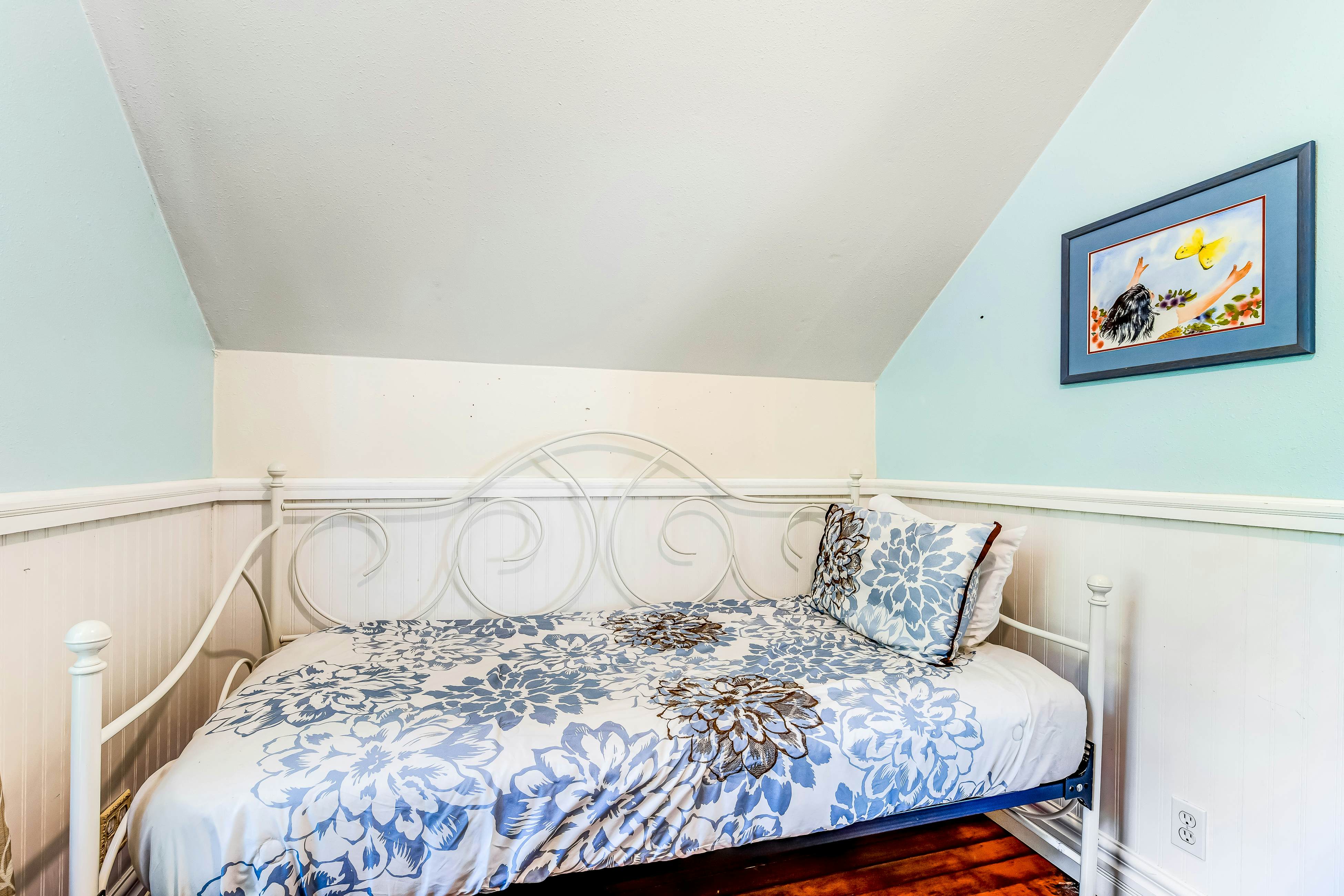 Peaceful Whispering Creek Farmhouse in Sequim