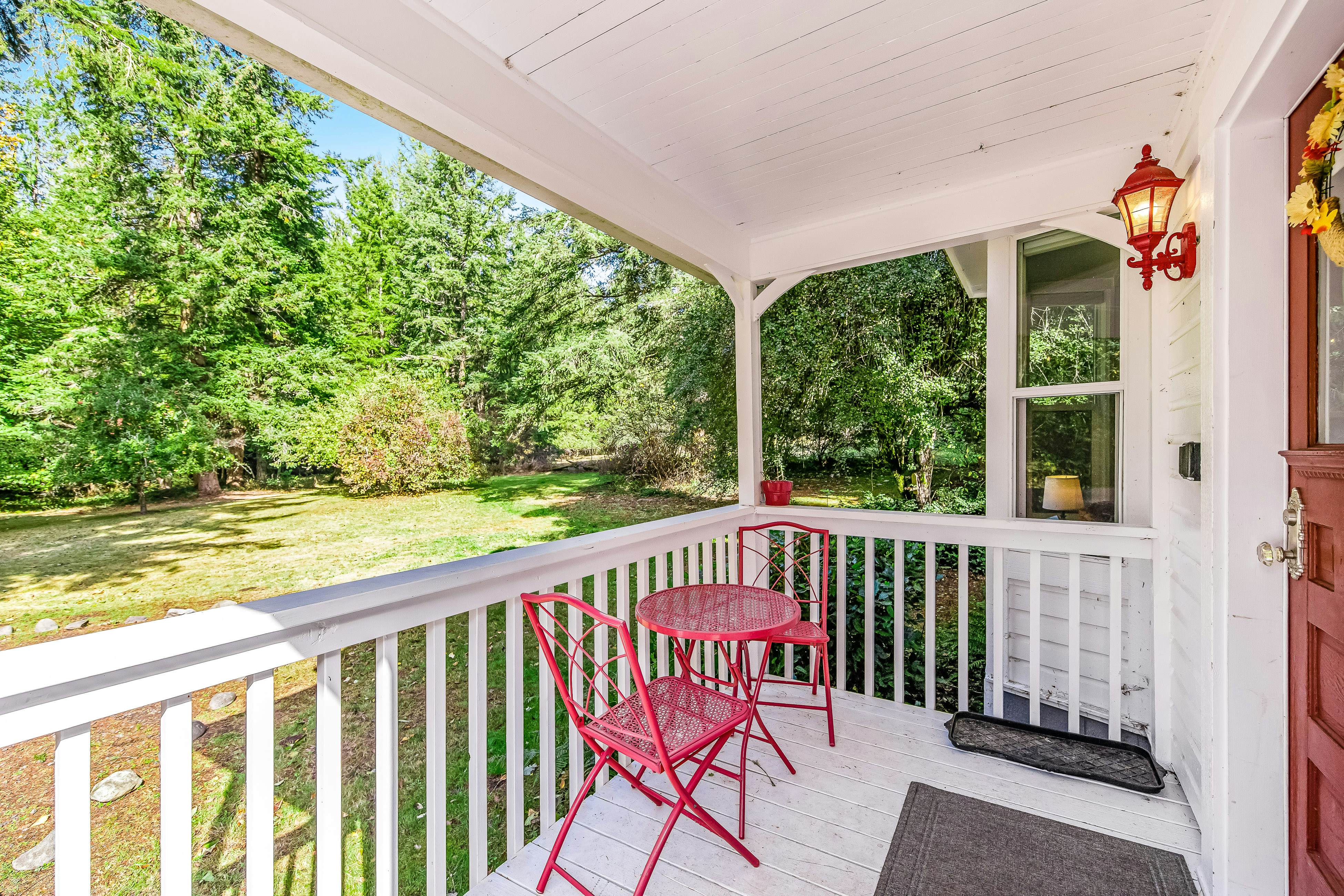 Peaceful Whispering Creek Farmhouse in Sequim