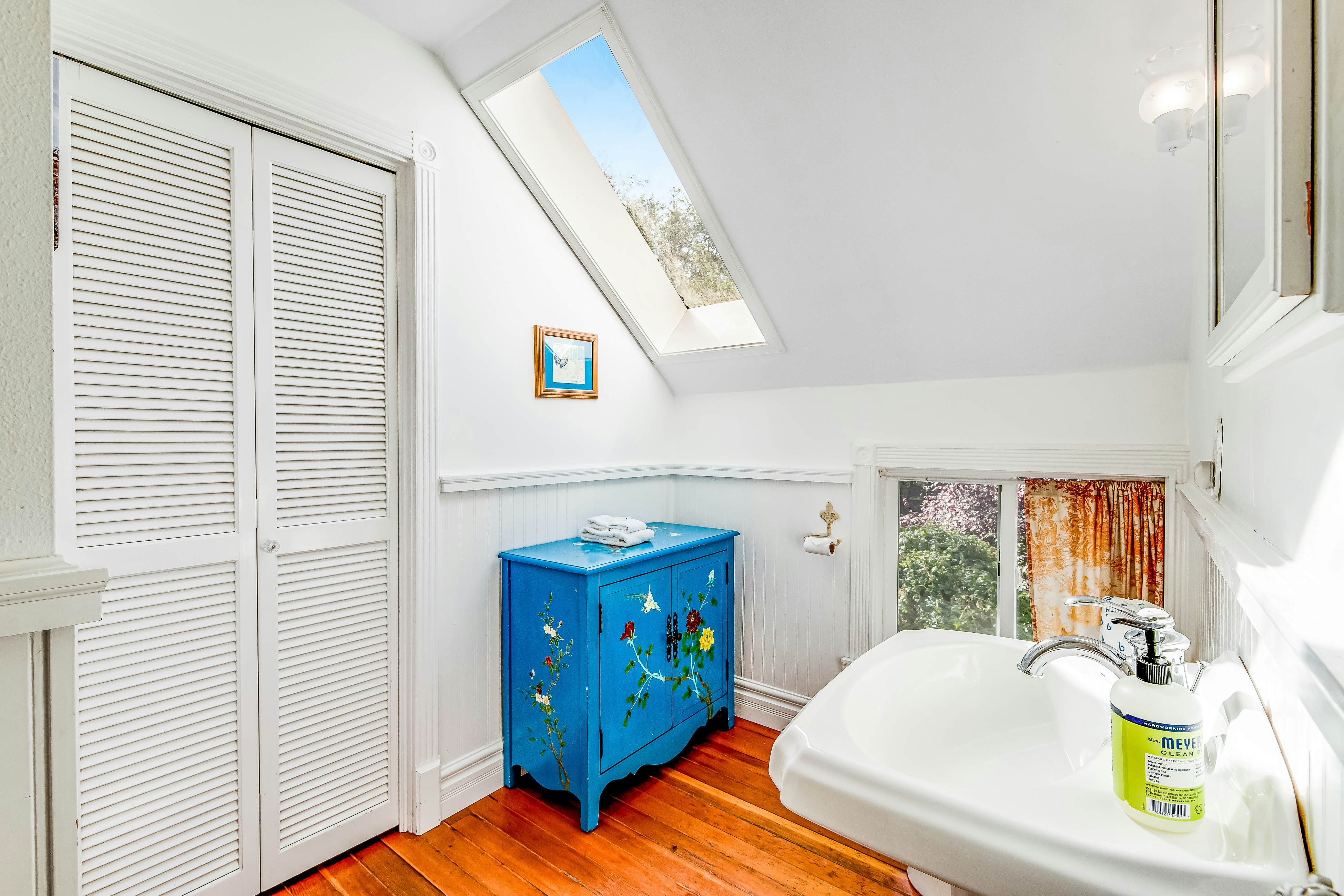 Peaceful Whispering Creek Farmhouse in Sequim