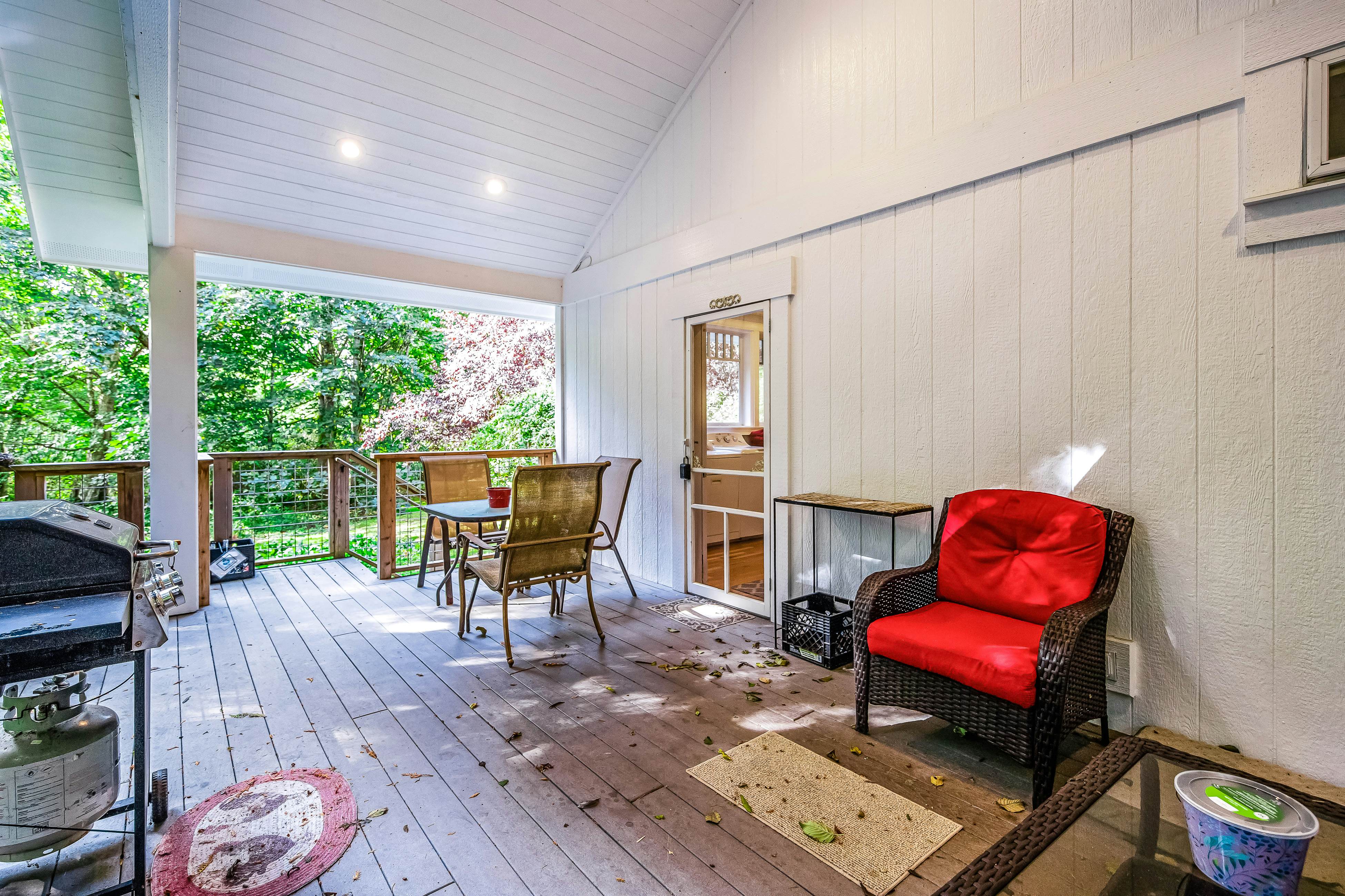 Peaceful Whispering Creek Farmhouse in Sequim