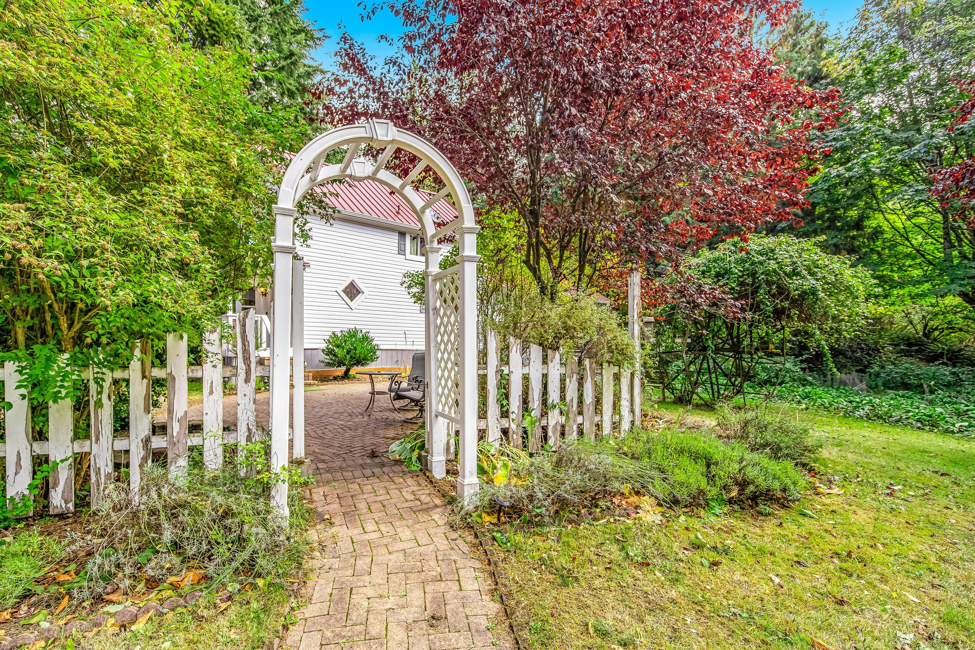 Peaceful Whispering Creek Farmhouse in Sequim