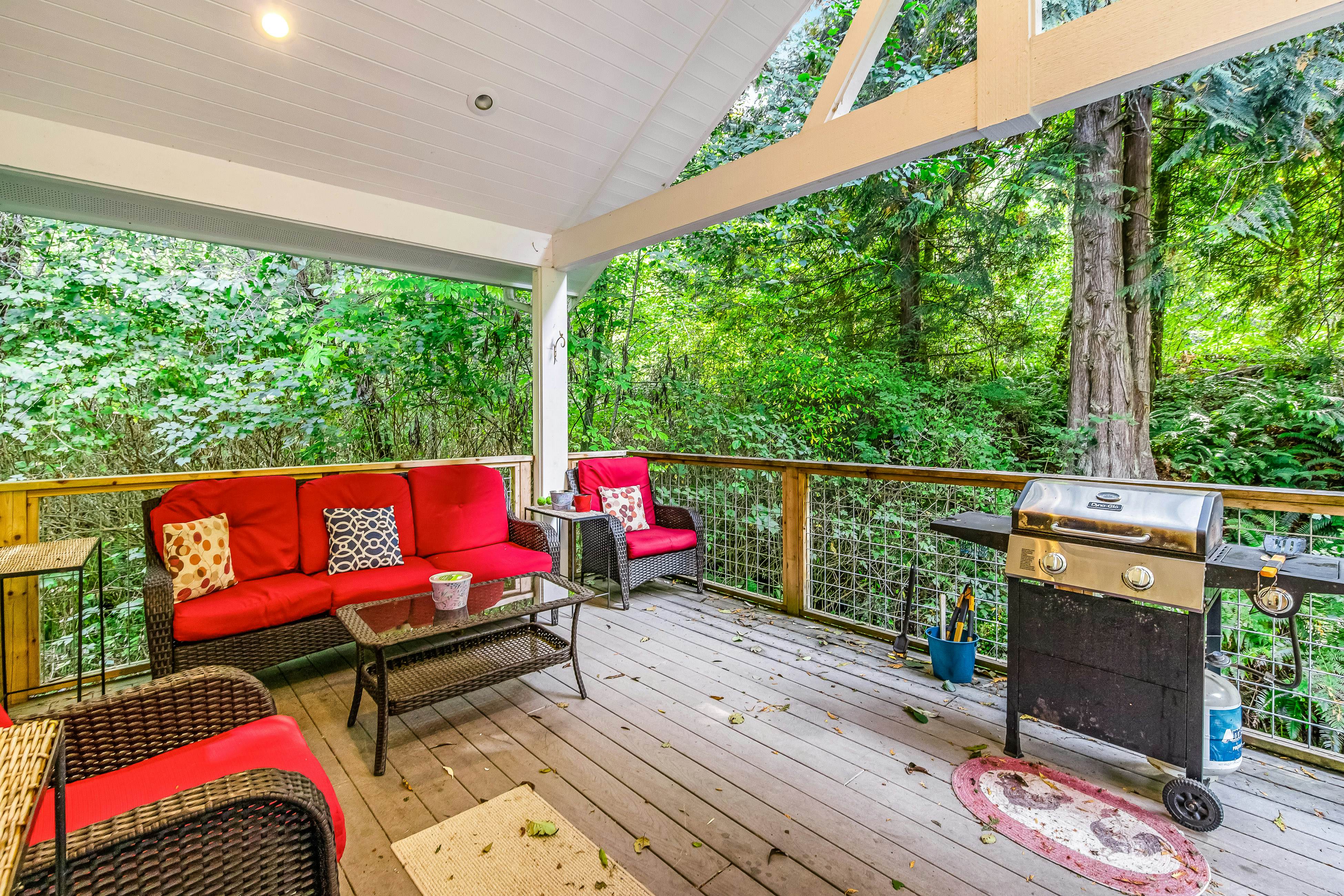 Peaceful Whispering Creek Farmhouse in Sequim