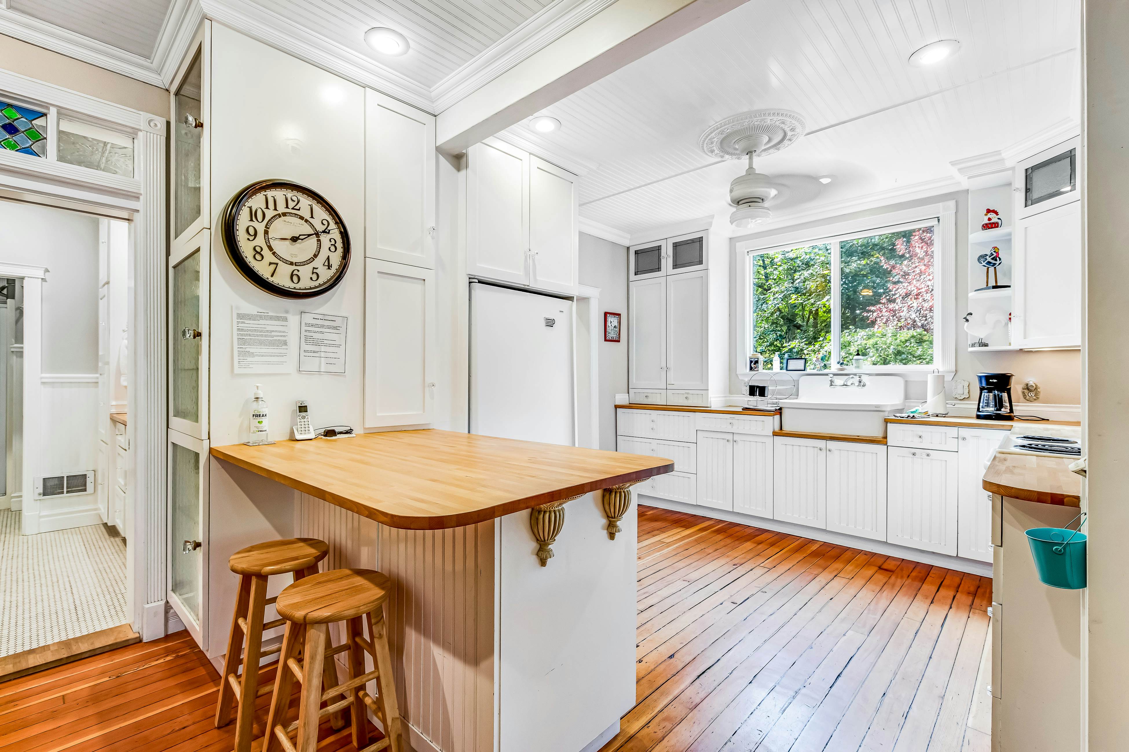 Peaceful Whispering Creek Farmhouse in Sequim