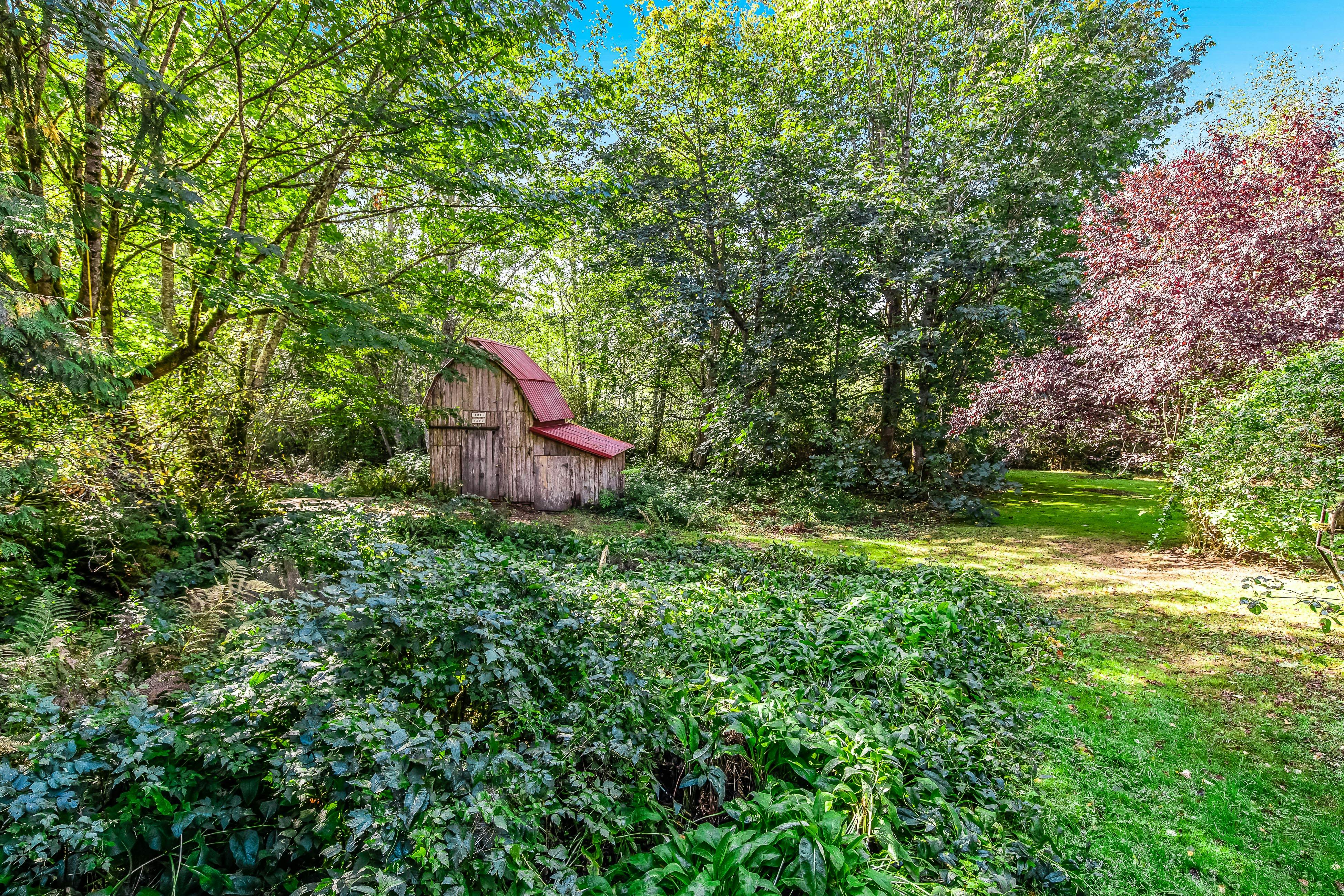 Peaceful Whispering Creek Farmhouse in Sequim