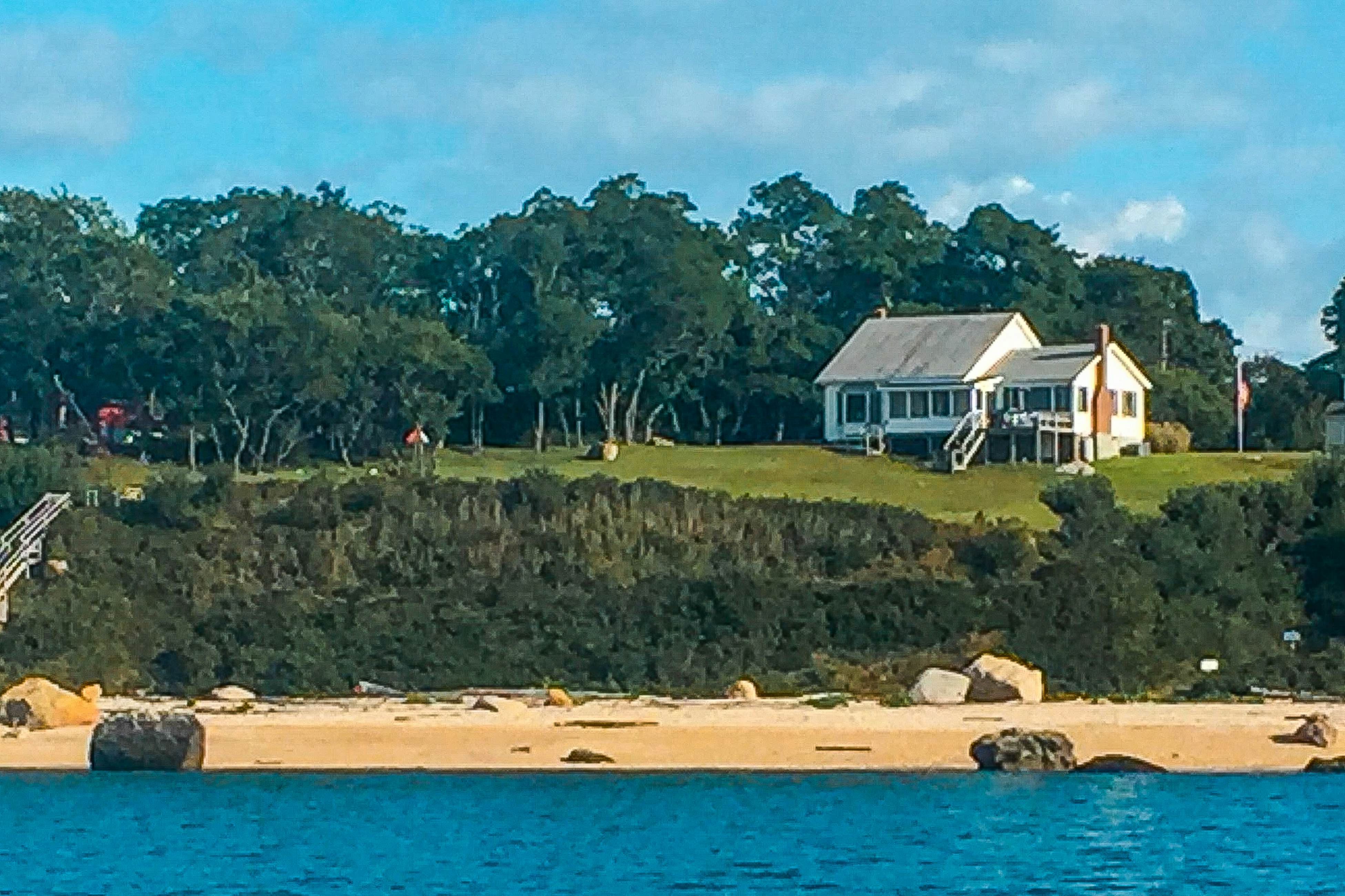 North Fork Waterfront Gem