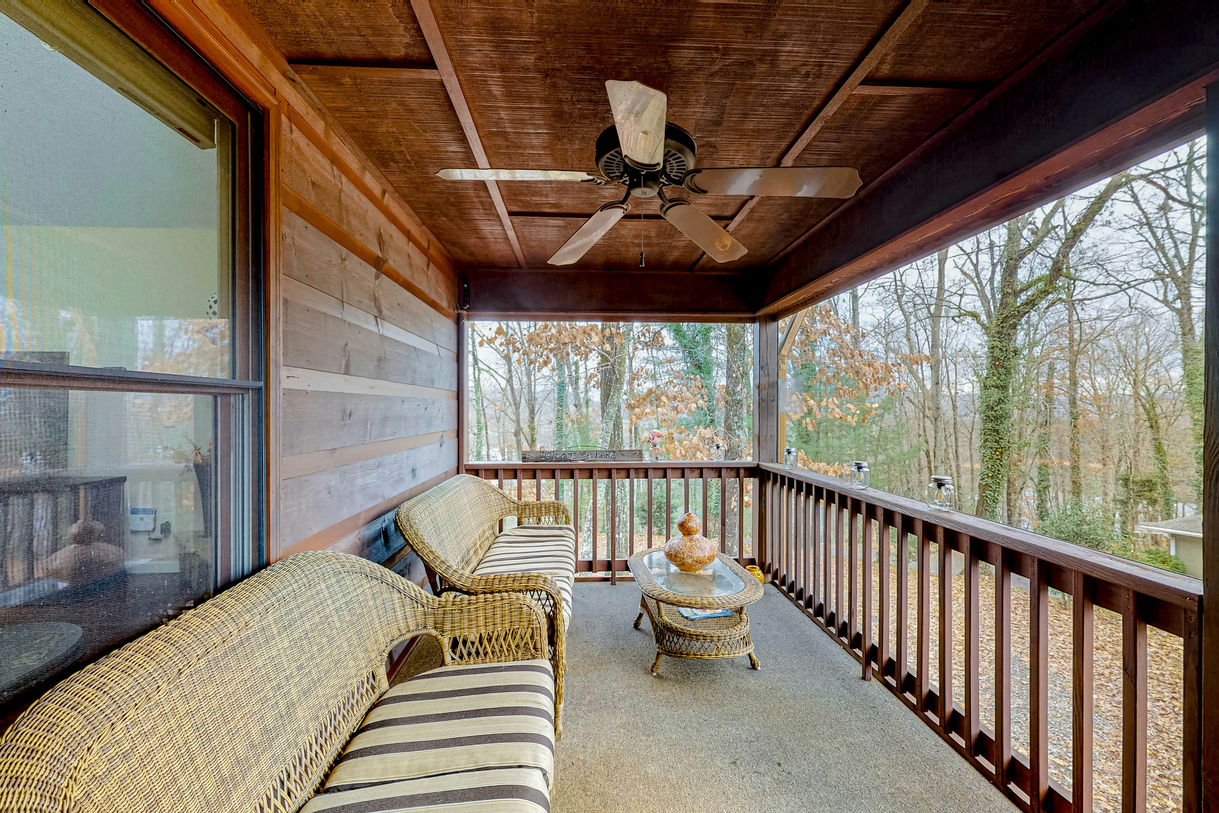 Hillcrest Hideaway 2 BD Hiawassee, GA Vacation Rental Vacasa