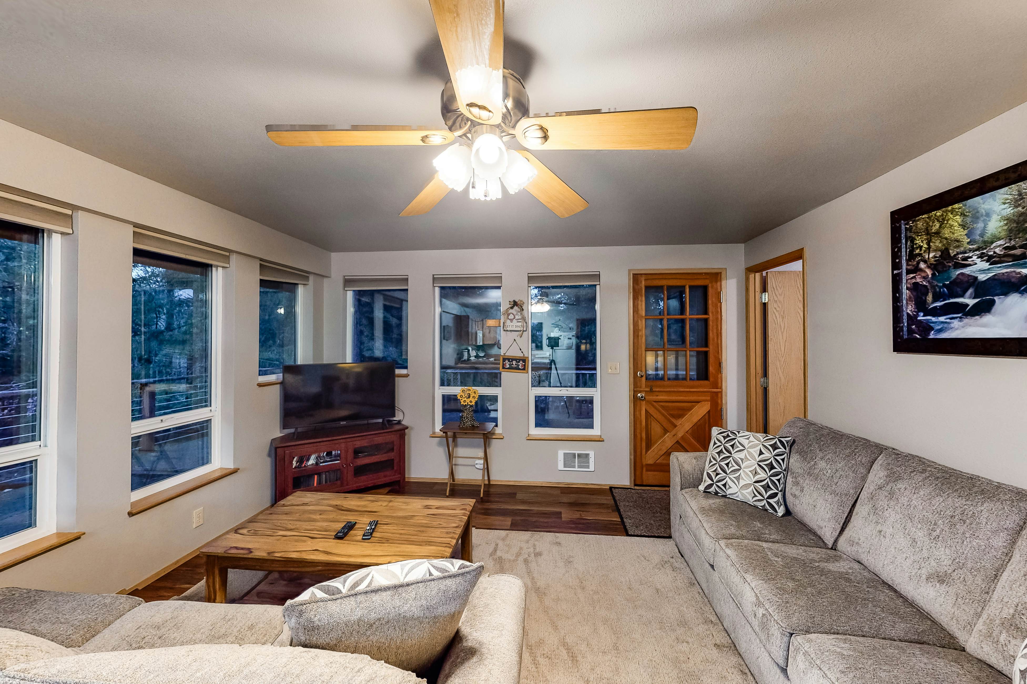 Towering Pines Cabin & Game Room