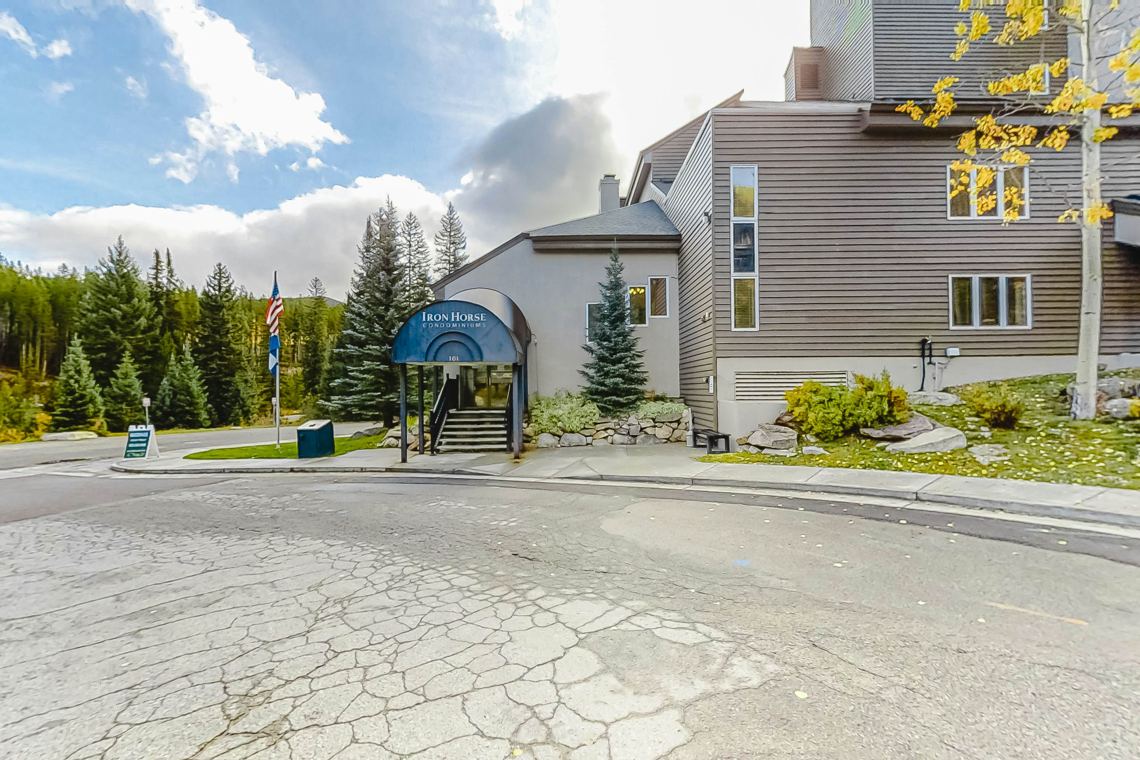 Iron Horse Resort D3084--Studio