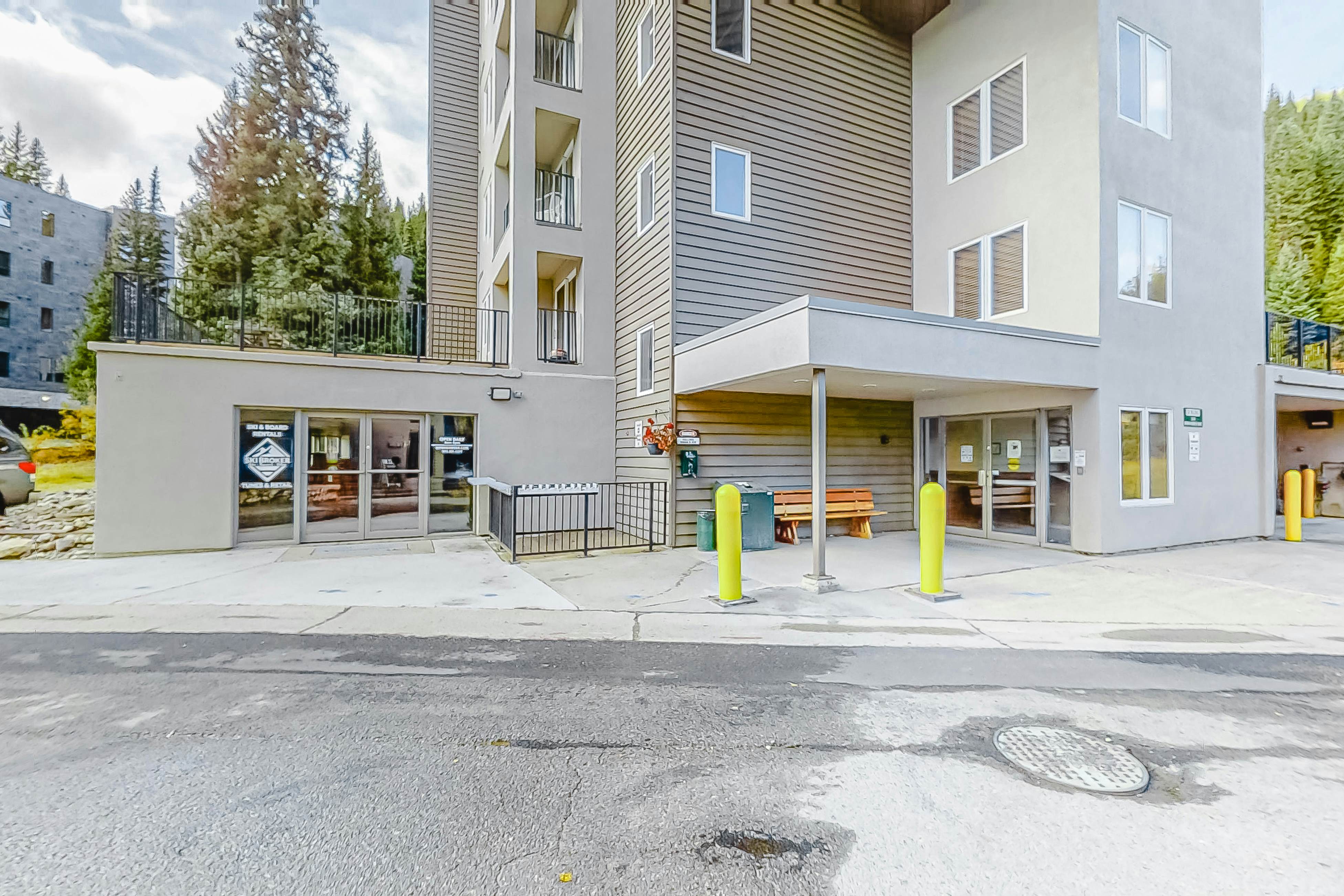 Iron Horse Resort D3084--Studio