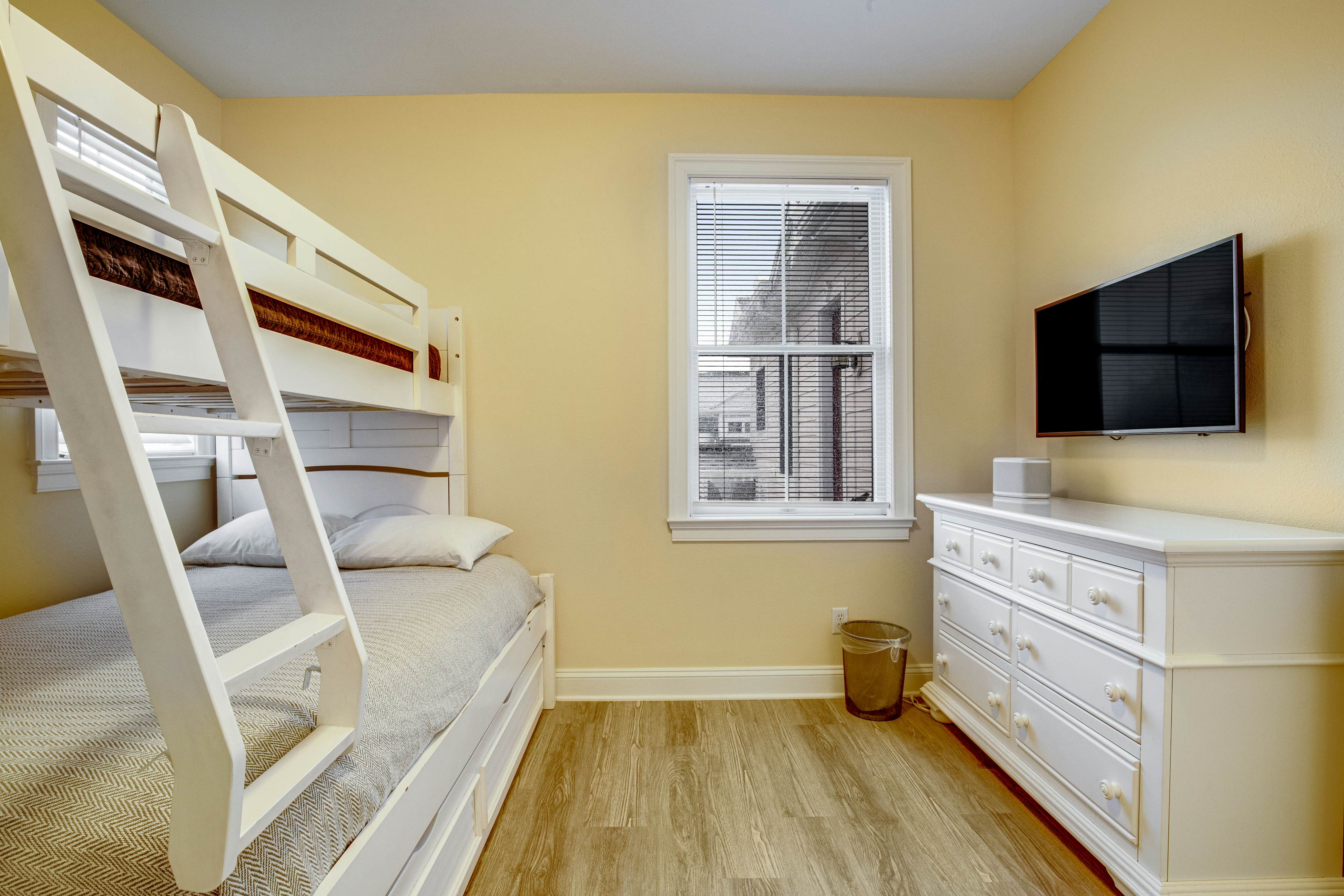 Bayside Resort - 11655 Resort Dr