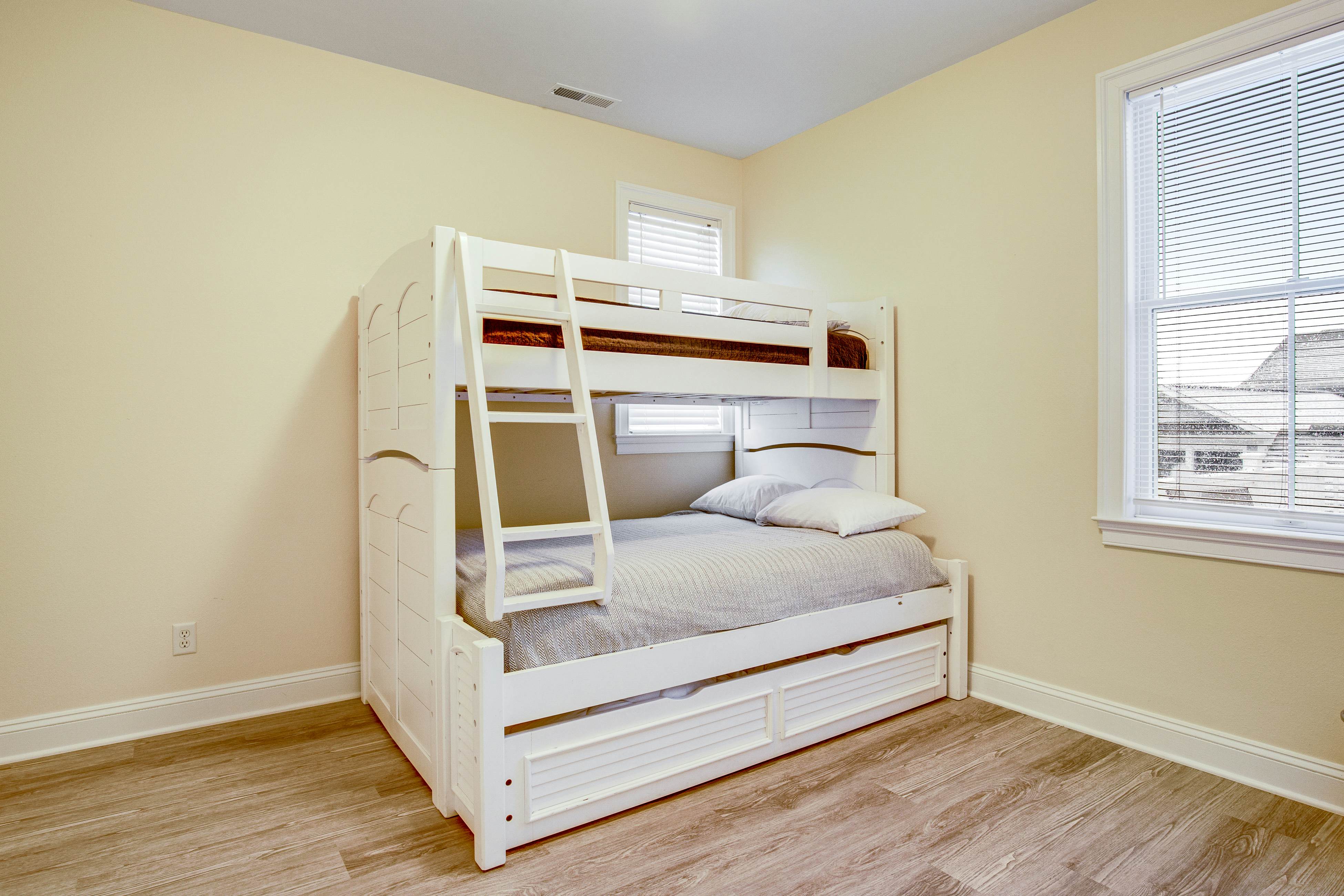 Bayside Resort - 11655 Resort Dr