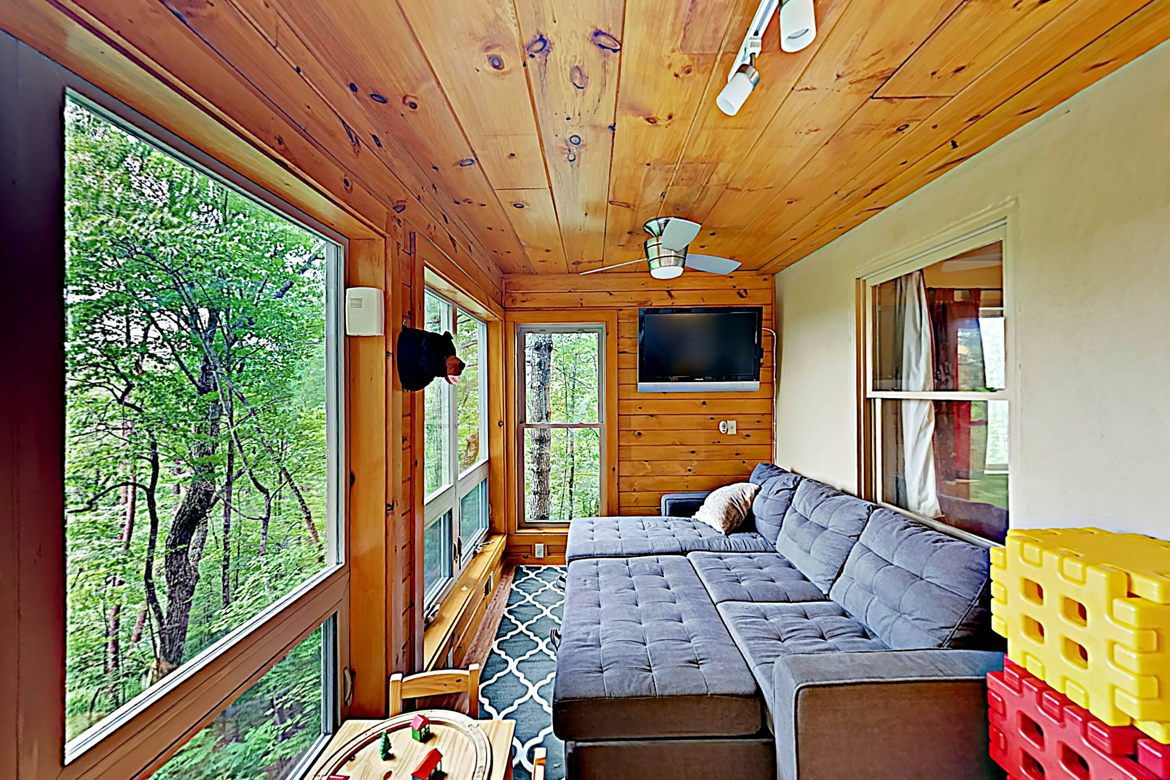 Shagbark Resort Wander In The Woods 4 BD Sevierville, TN Vacation