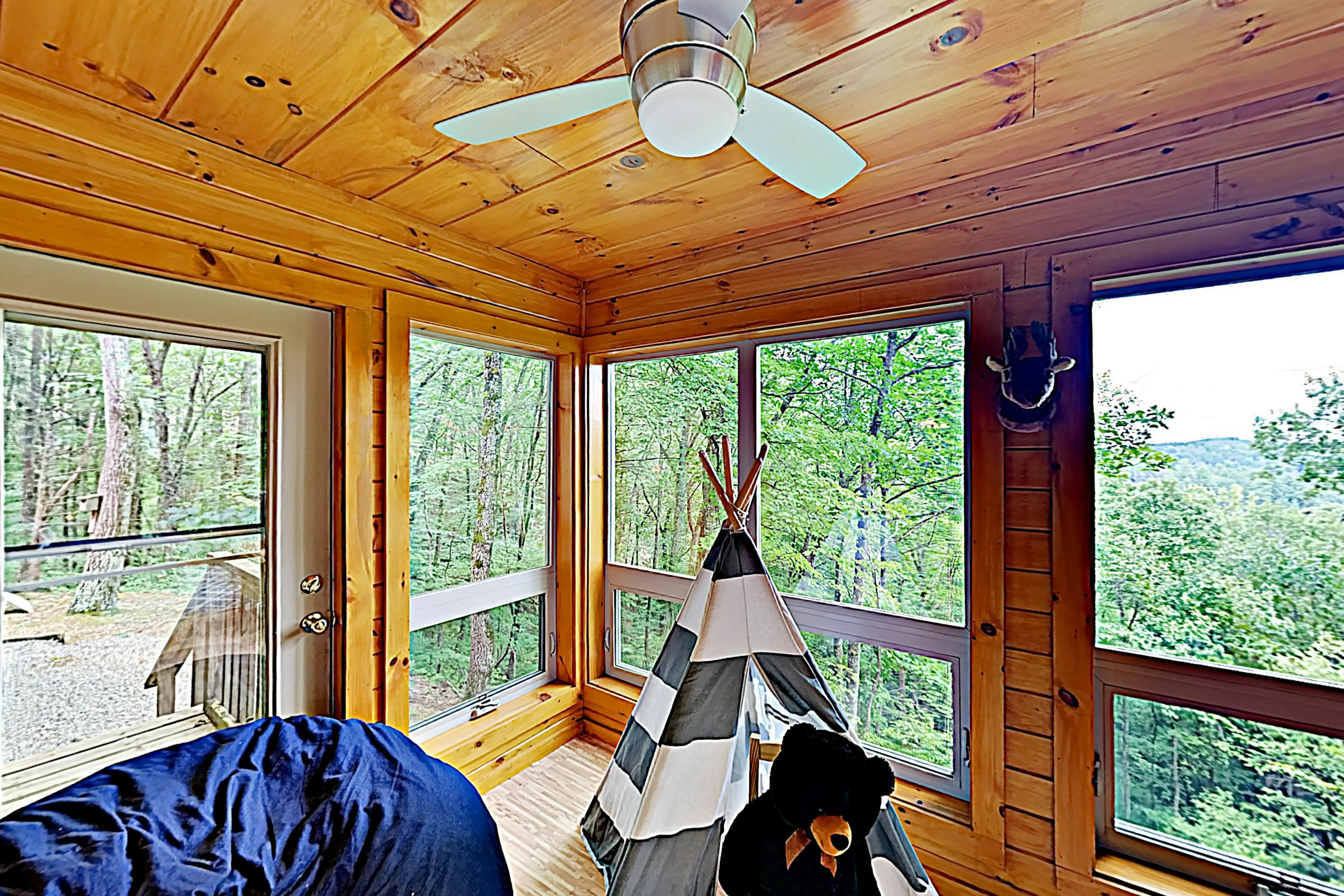 Shagbark Resort Wander In The Woods 4 BD Sevierville, TN Vacation