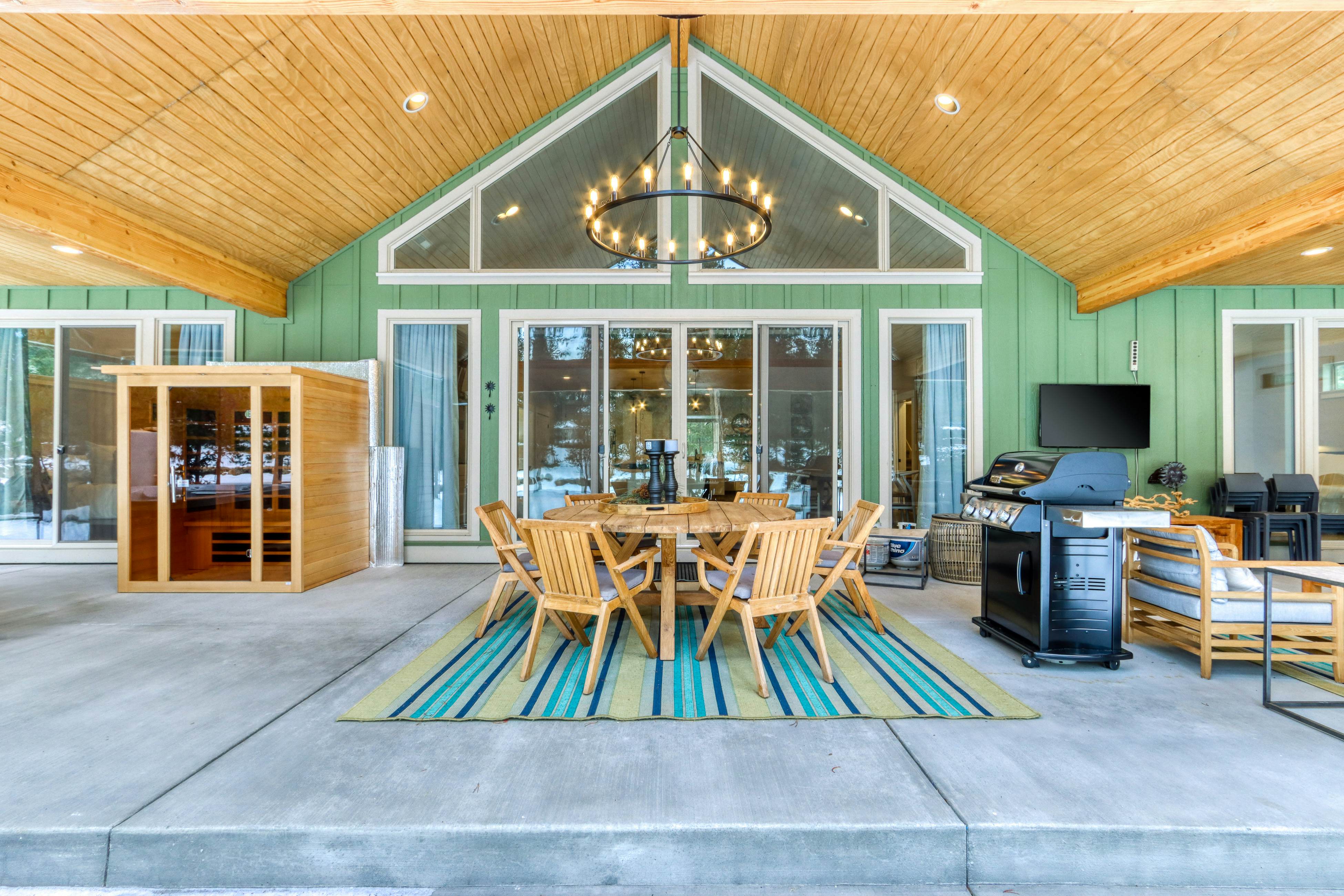 Luxury Deschutes Riverfront