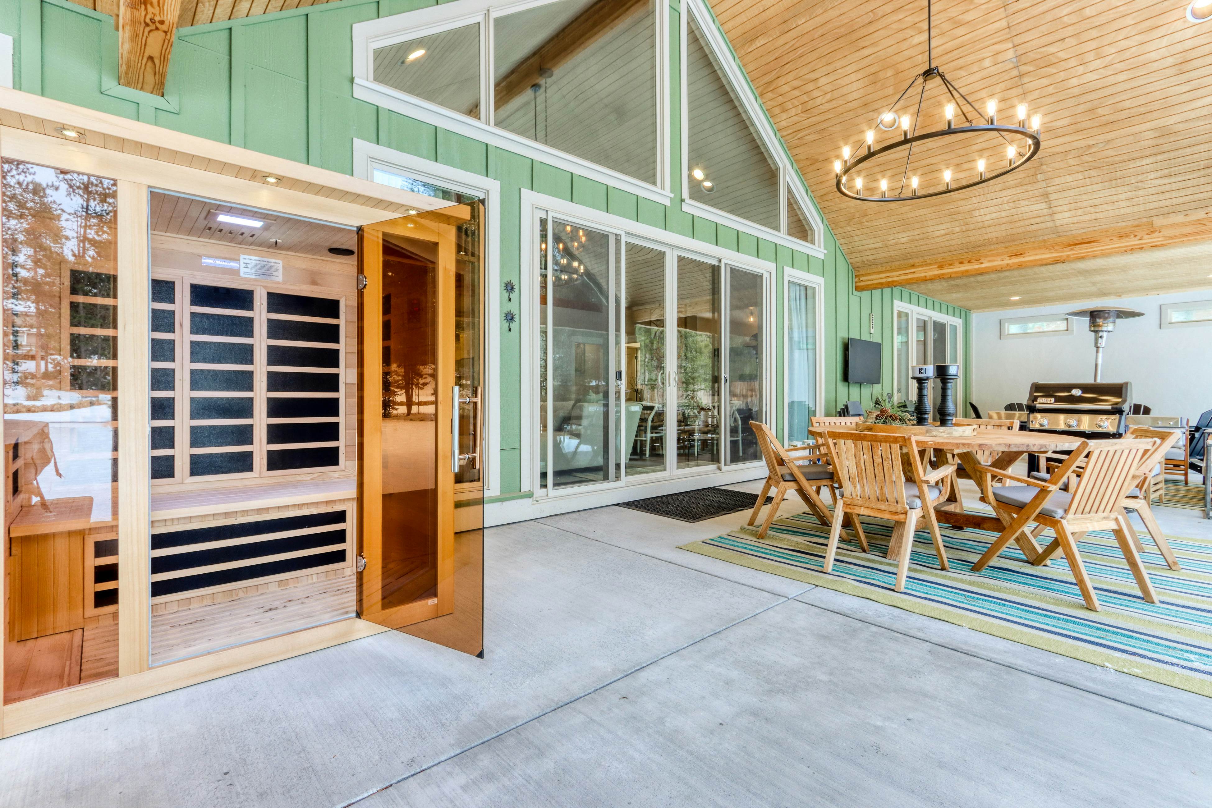 Luxury Deschutes Riverfront