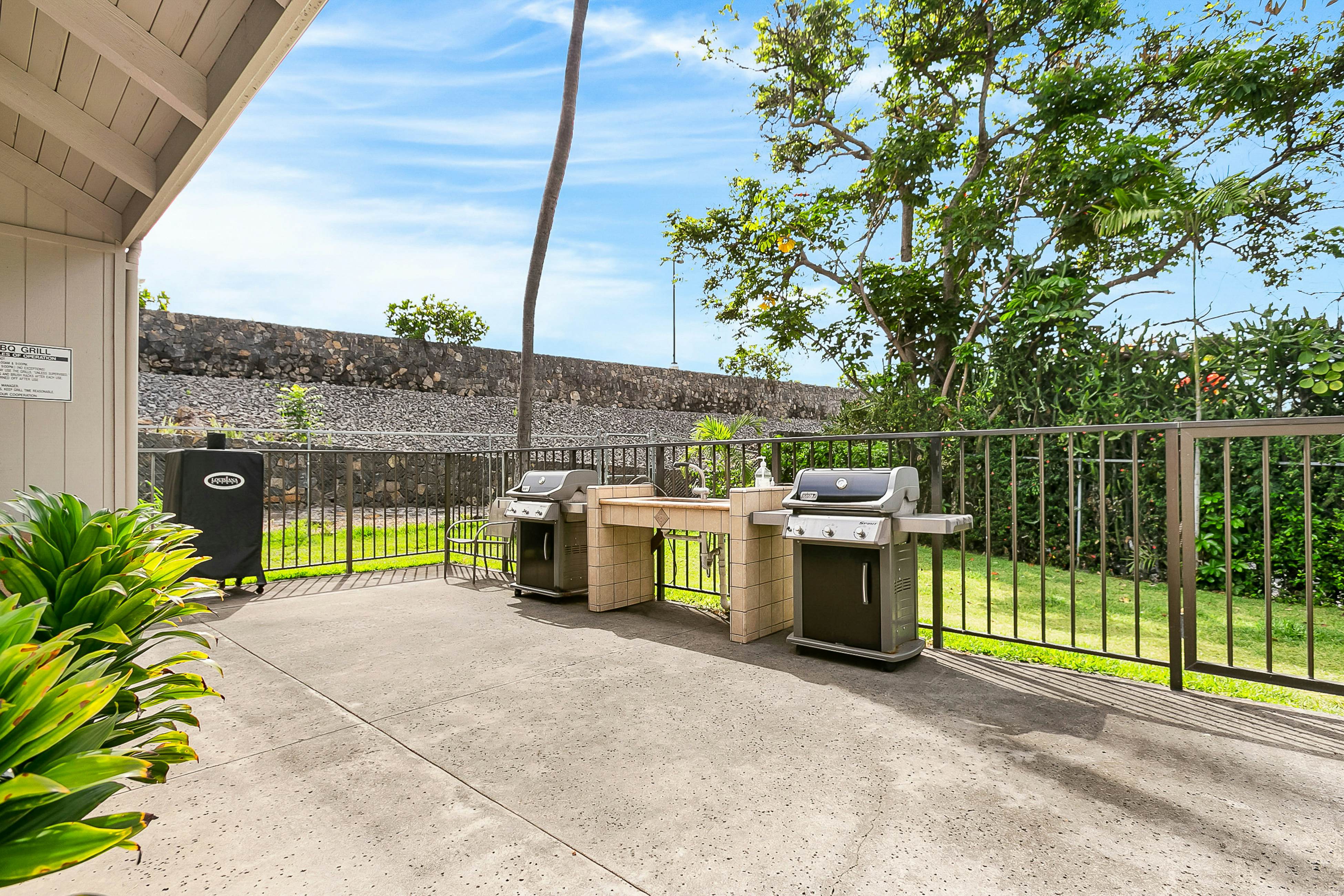 Casa Tropical Kona -Kailua Bay Resort 2-201