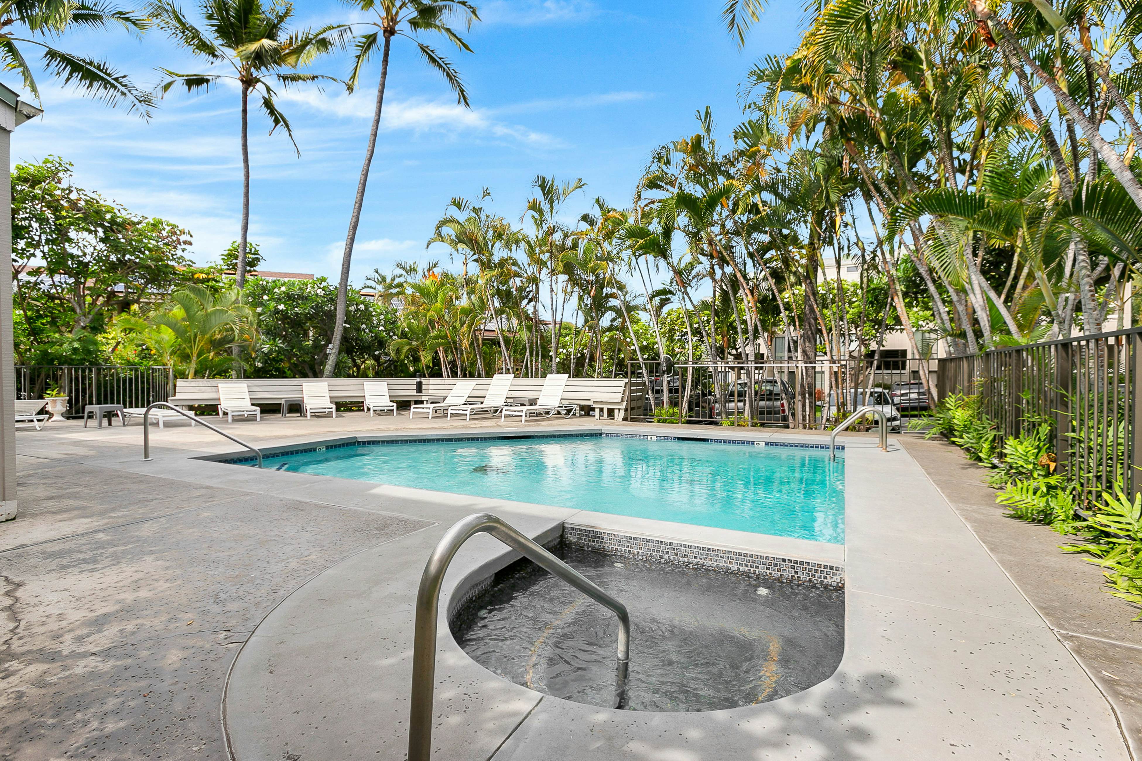Casa Tropical Kona -Kailua Bay Resort 2-201