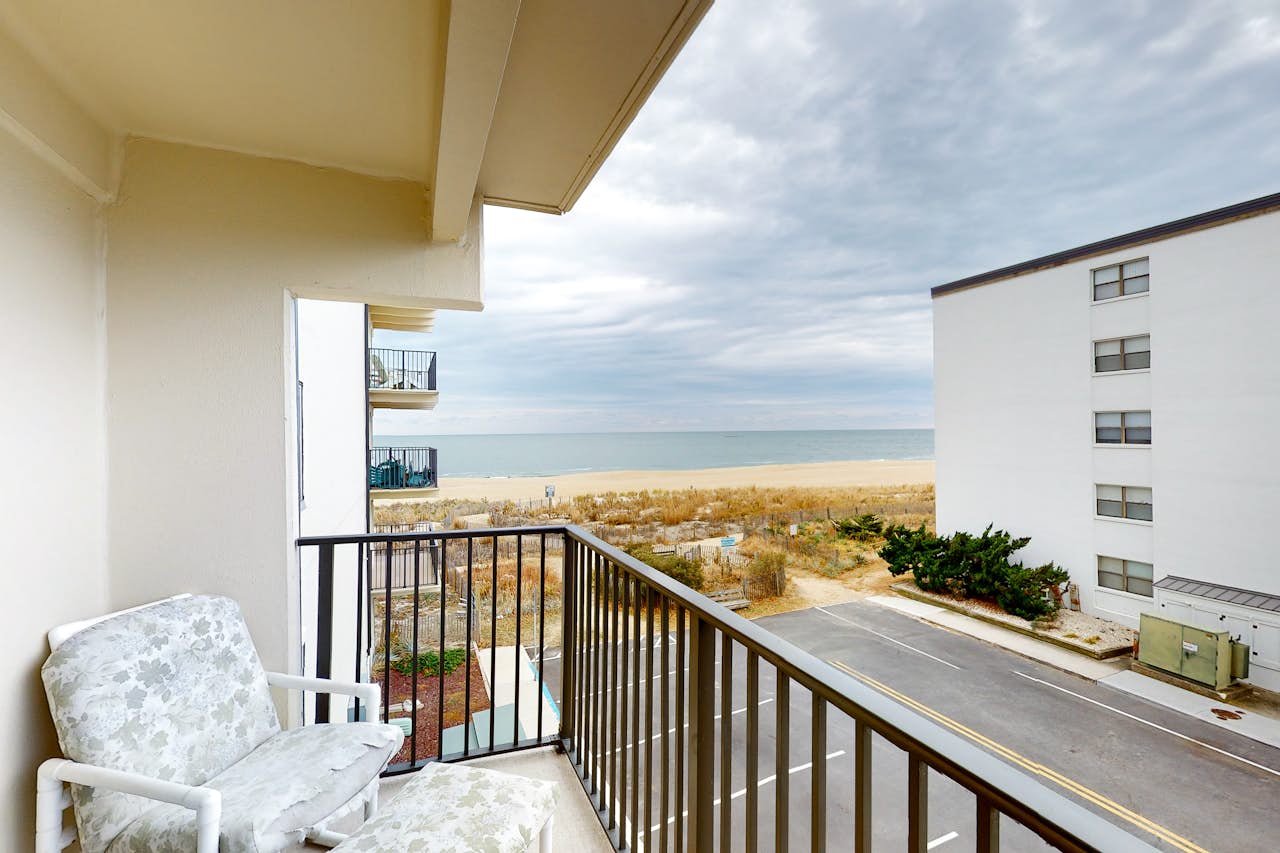 Sandy Square 306 3 BD Ocean City, MD Vacation Rental Vacasa