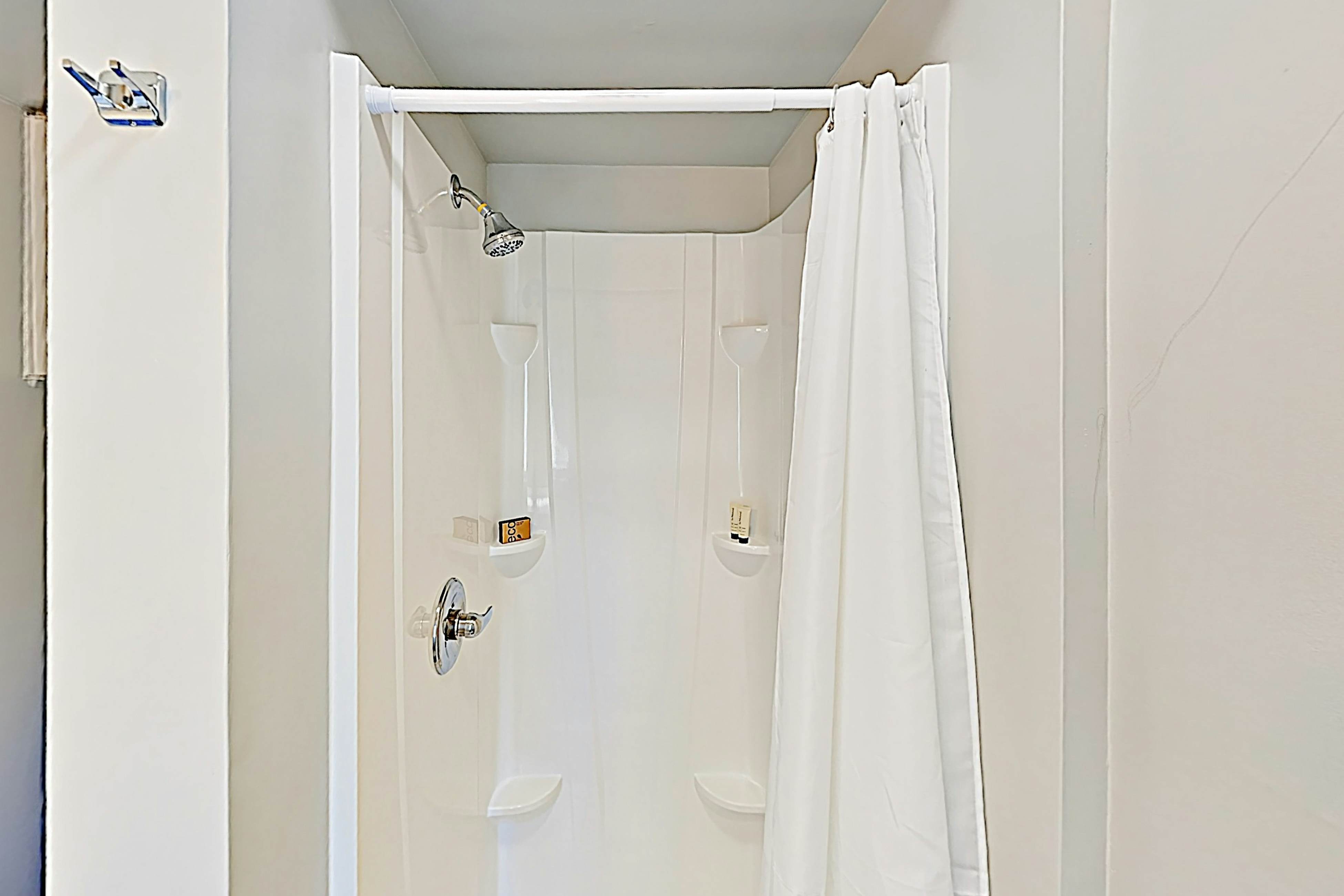 Scandia Towers 502 2 BD Honolulu, HI Vacation Rental Vacasa