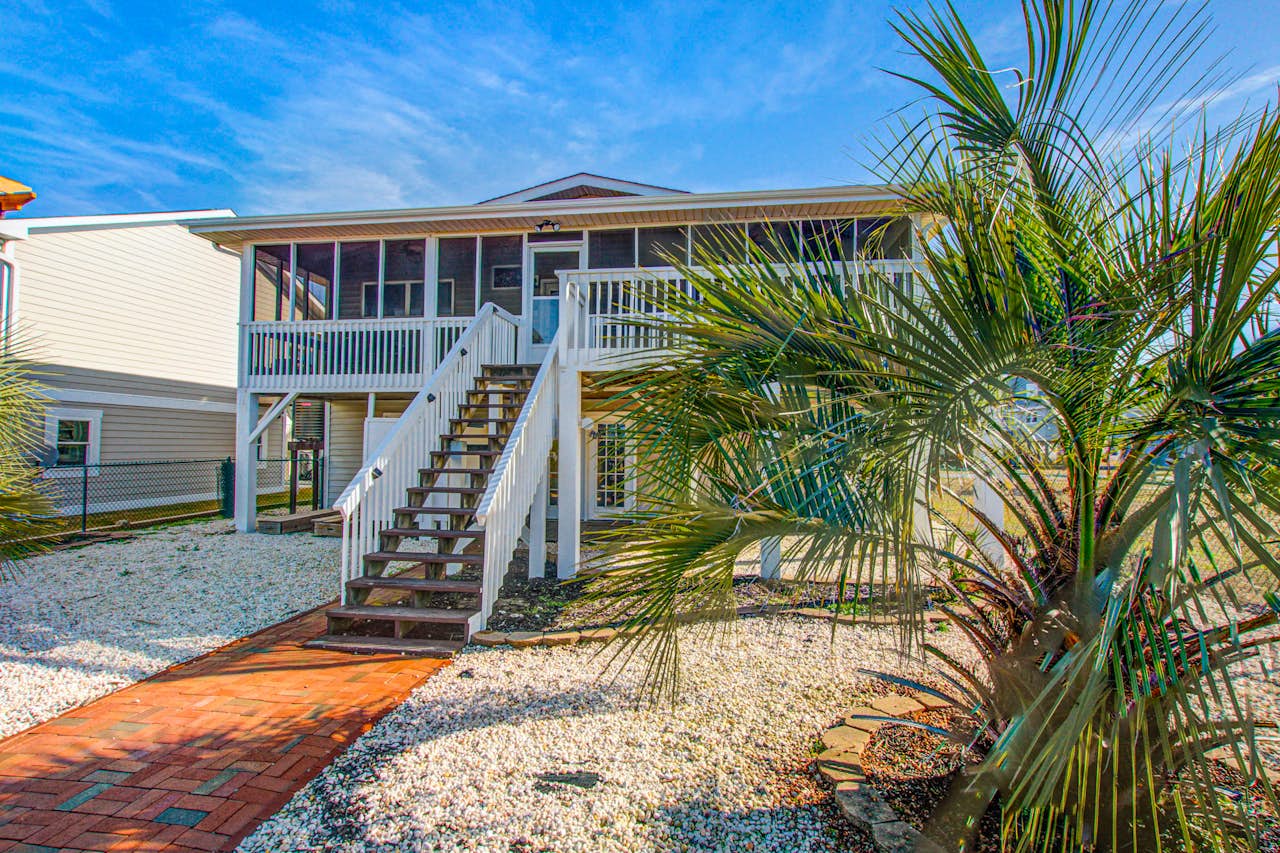 The Pour House | 4 BD Holden Beach, NC Vacation Rental | Vacasa