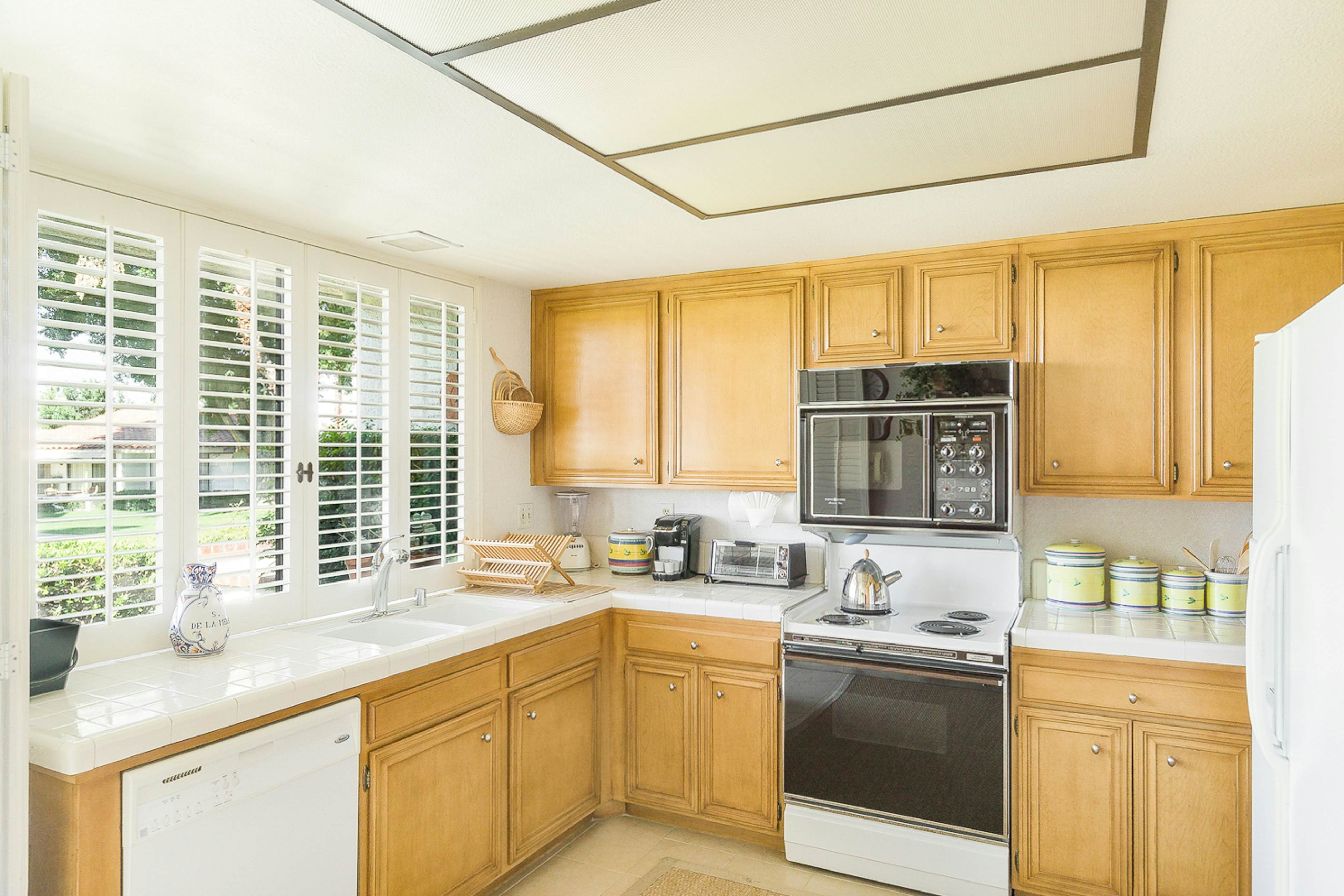 Rancho Mirage Condo 2 BD Rancho Mirage, CA Vacation Rental Vacasa