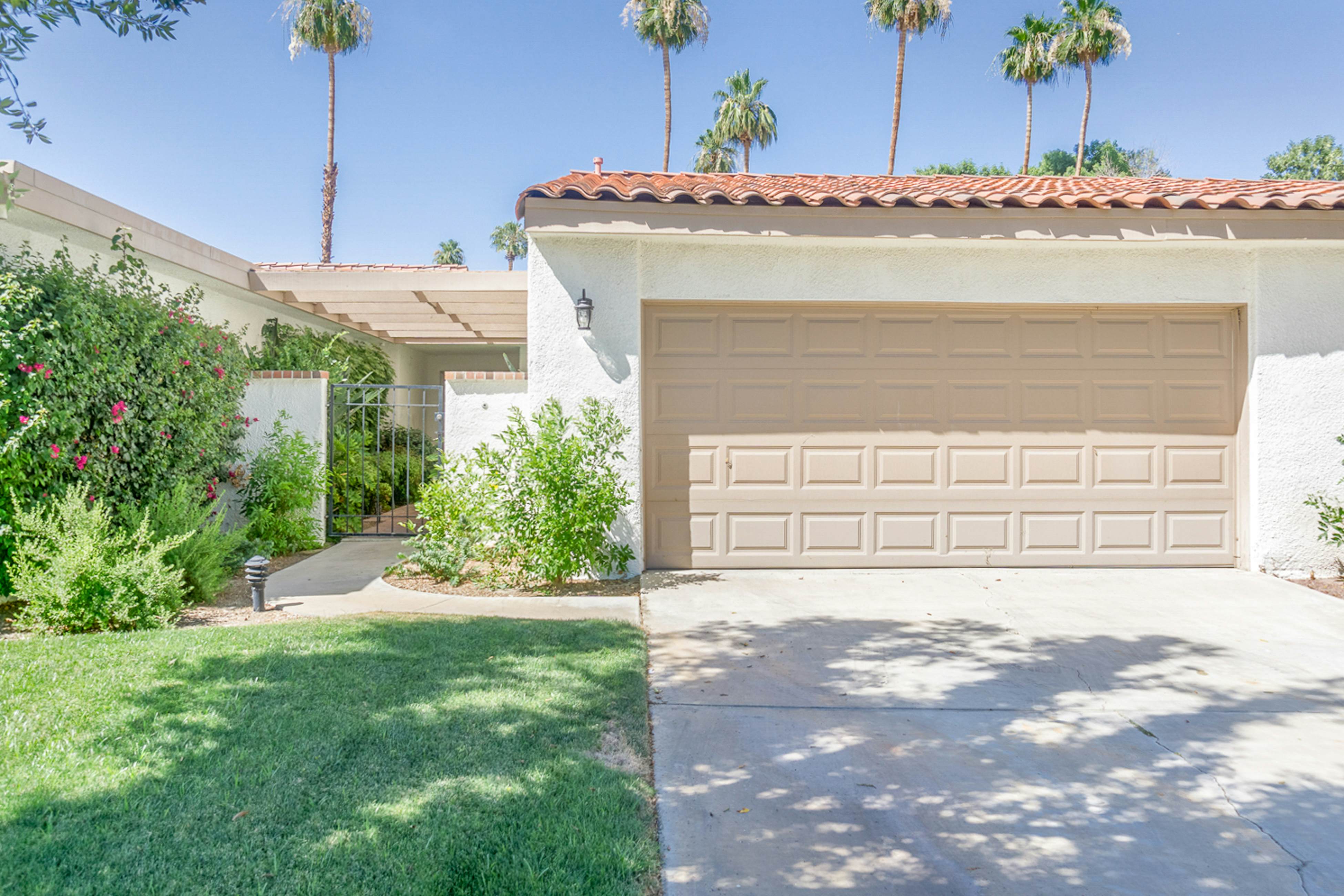 Rancho Mirage Condo 2 BD Rancho Mirage, CA Vacation Rental Vacasa