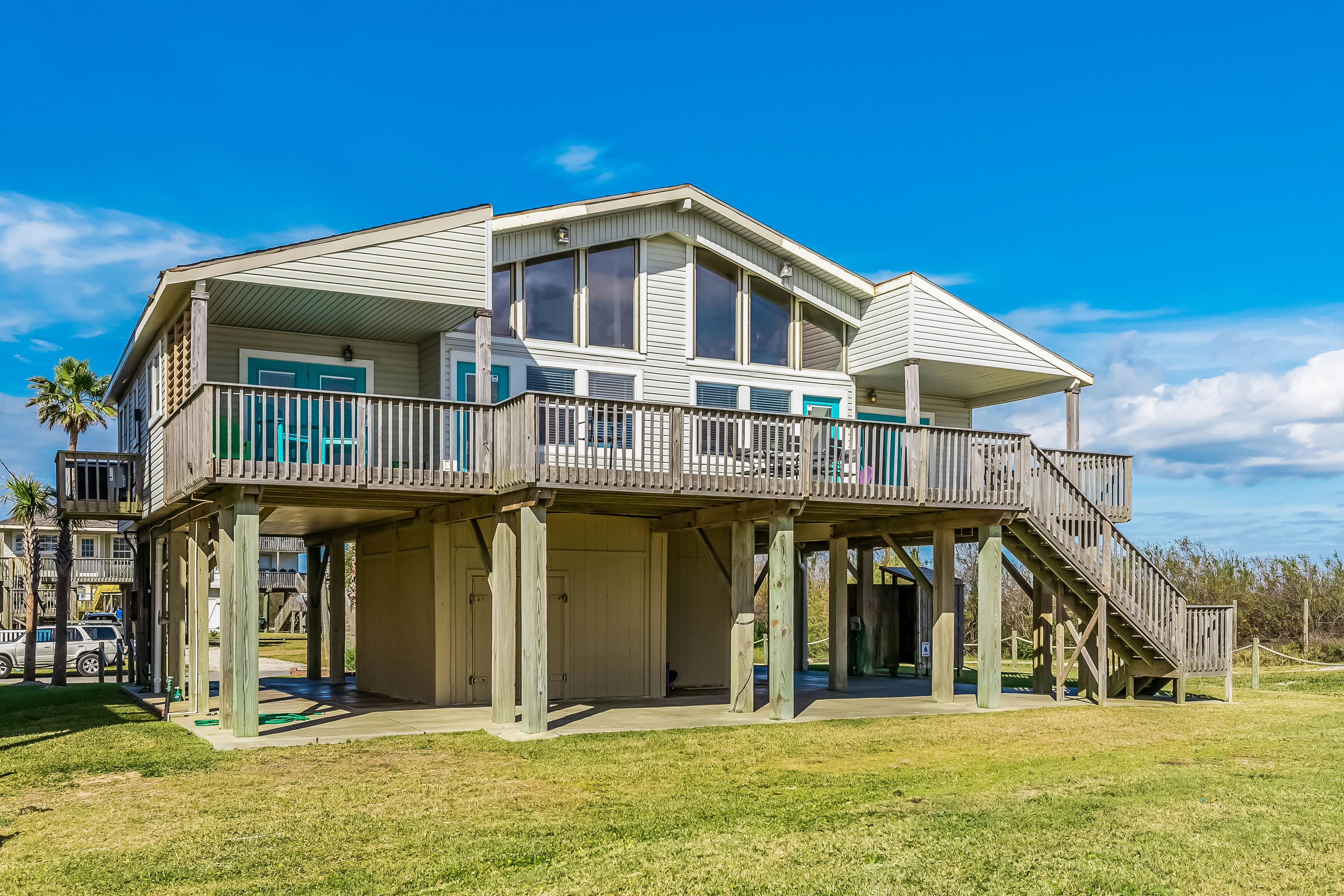 Sunny Beach Vacation Rentals | Galveston, TX | Vacasa