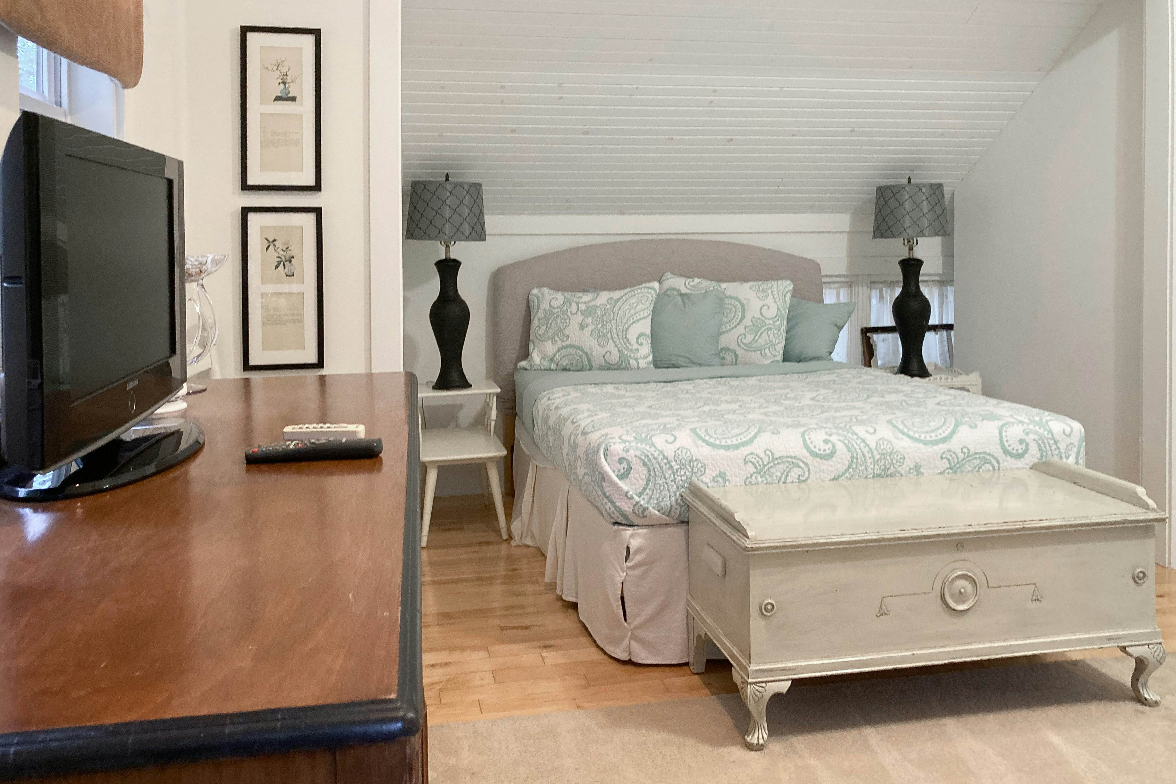 Azure Forest Pool House