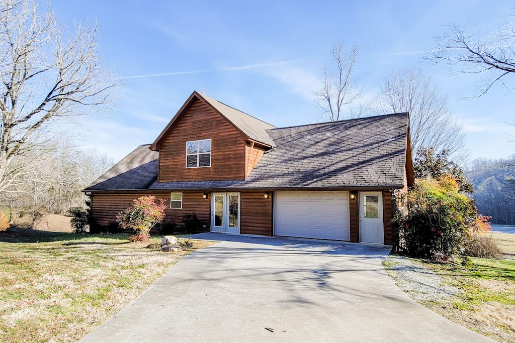 Mountain Home, Sleeps 10, Fireplace, Foosball Table — Sevierville, TN — vacation rental