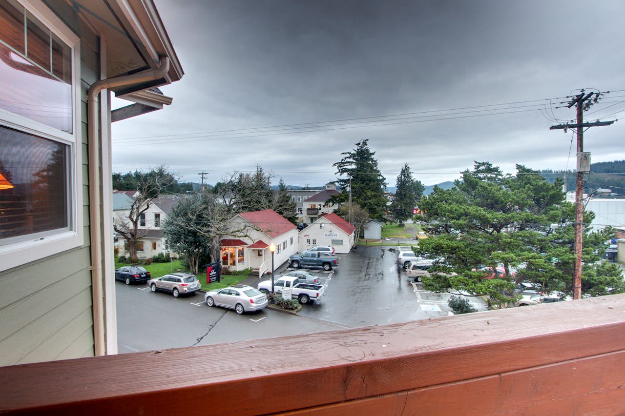 Lorees Riverview Old Town 2 BD Vacation Rental in Florence, OR Vacasa