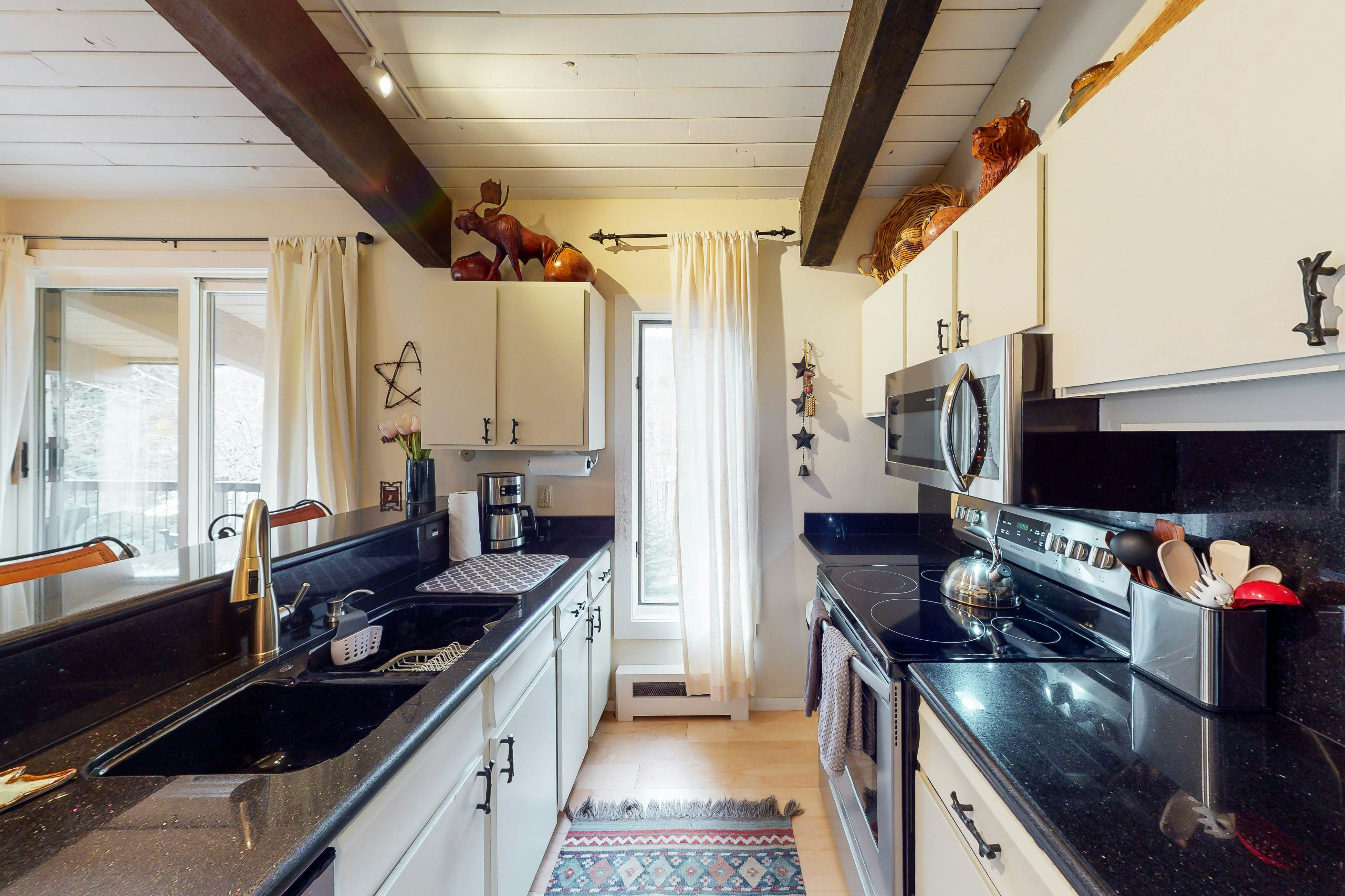 Peaceful Woodbridge Hideaway 14C