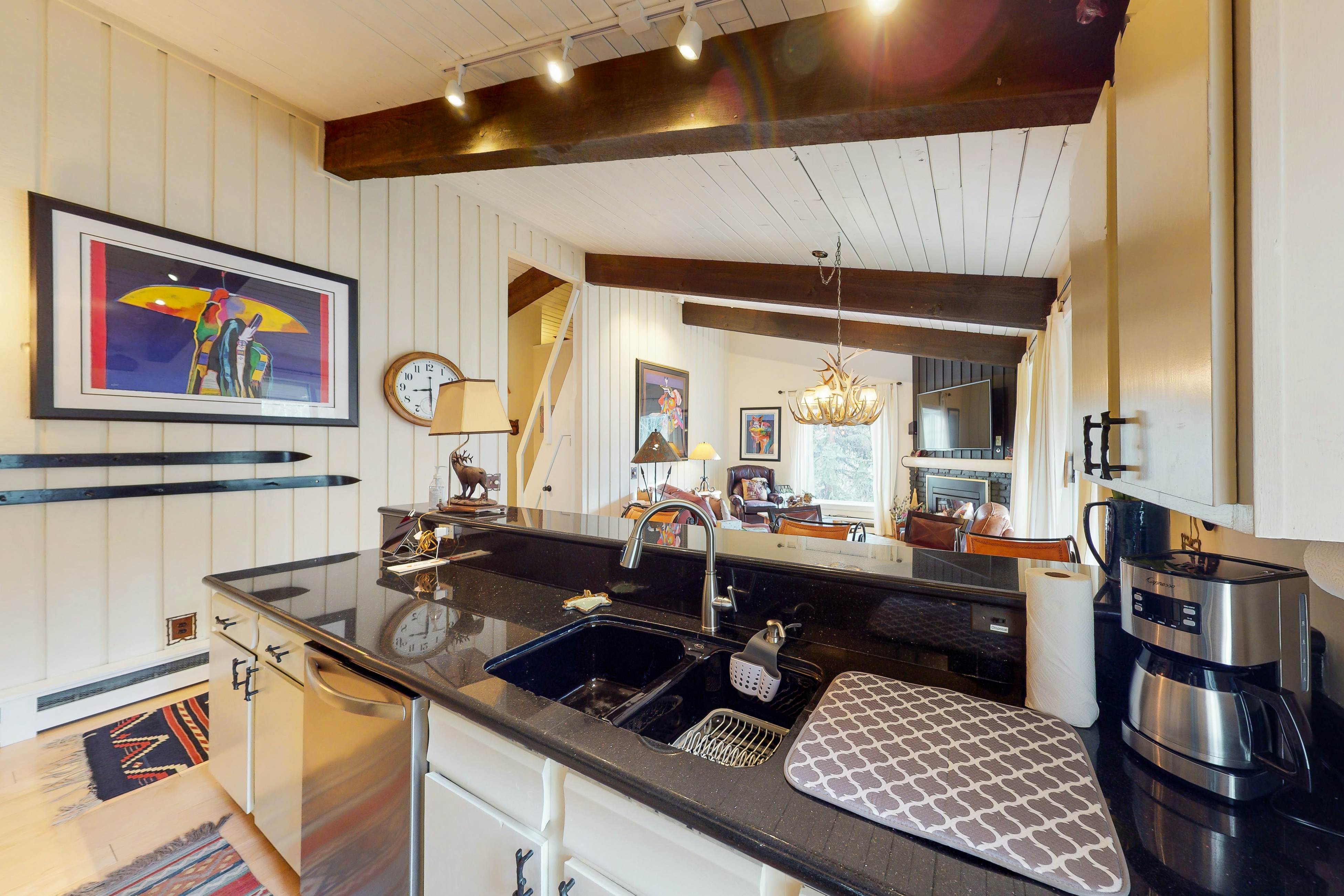 Peaceful Woodbridge Hideaway 14C