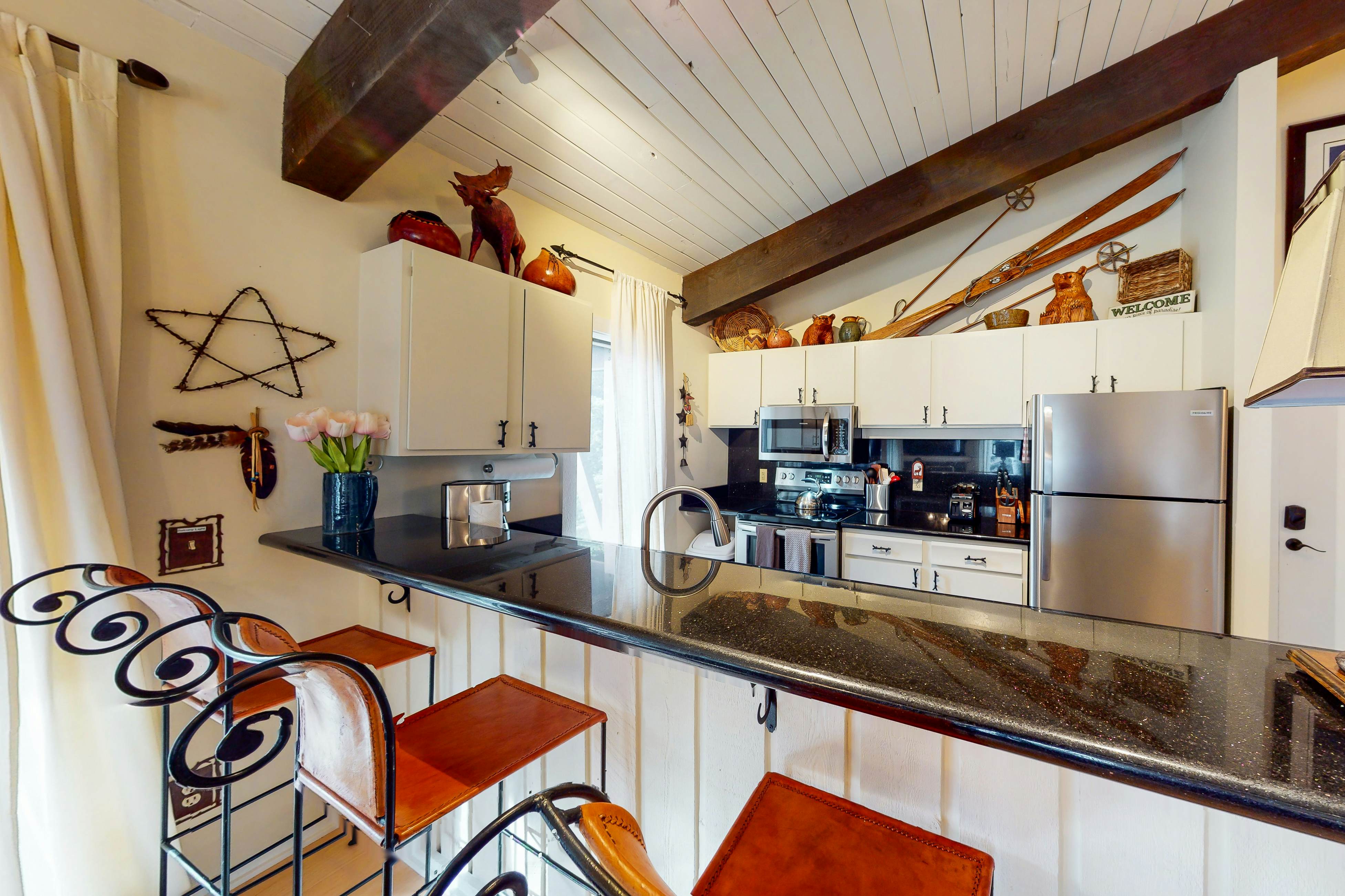 Peaceful Woodbridge Hideaway 14C