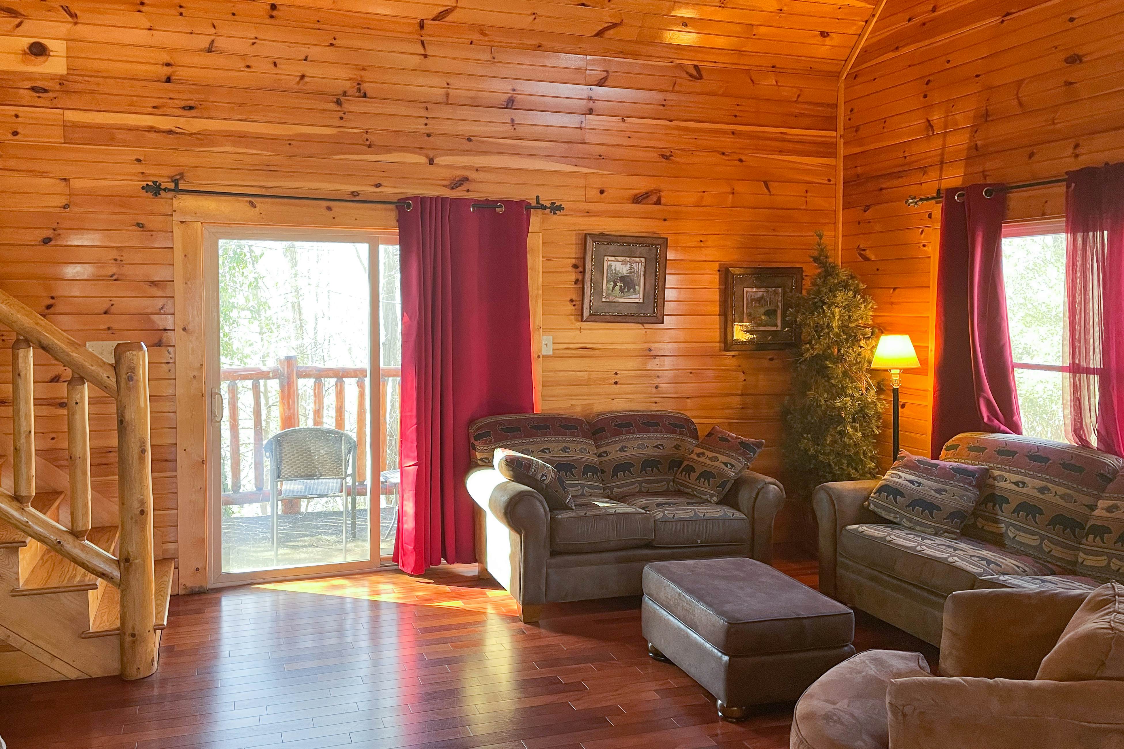 Black Bear Hideaway Cabin | 2 BD Gatlinburg, TN Vacation Rental | Vacasa