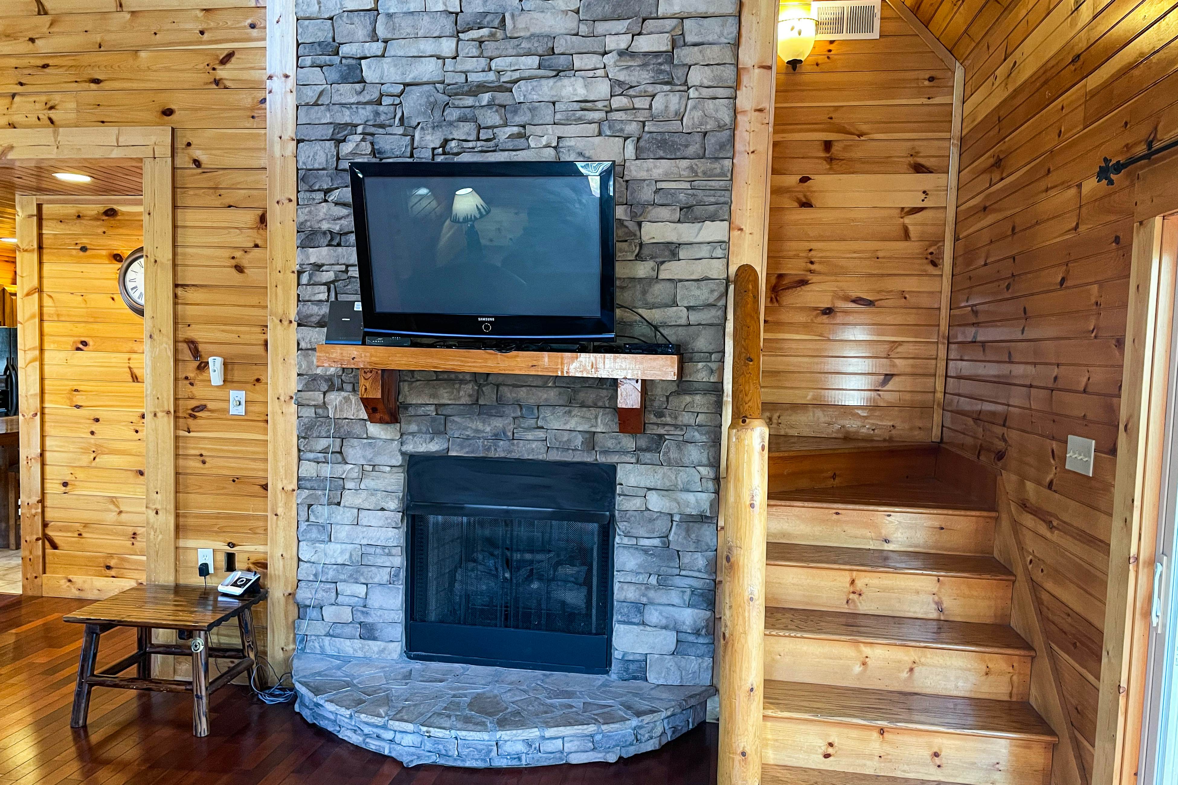 Black Bear Hideaway Cabin | 2 BD Gatlinburg, TN Vacation Rental | Vacasa