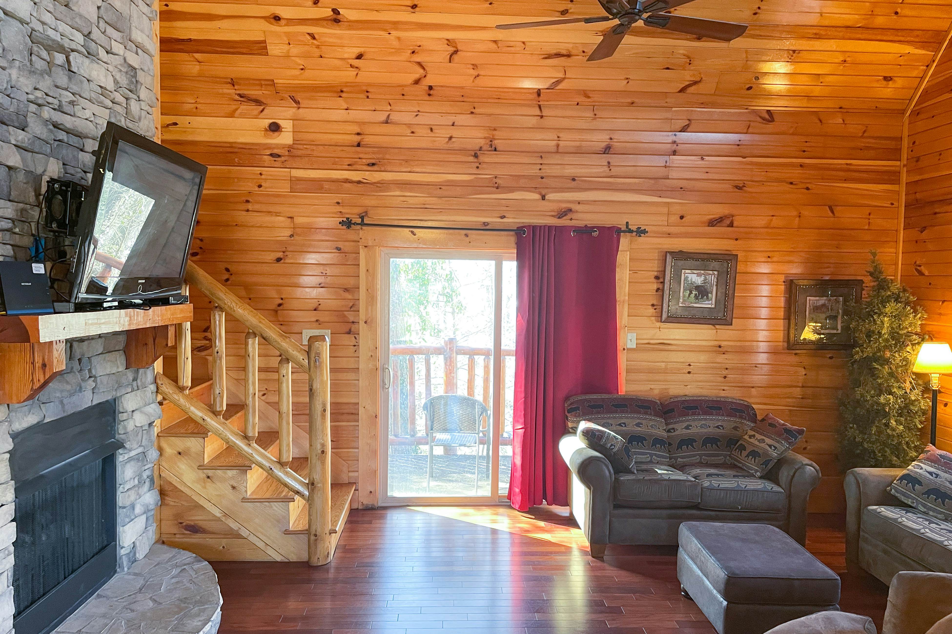 Black Bear Hideaway Cabin | 2 BD Gatlinburg, TN Vacation Rental | Vacasa