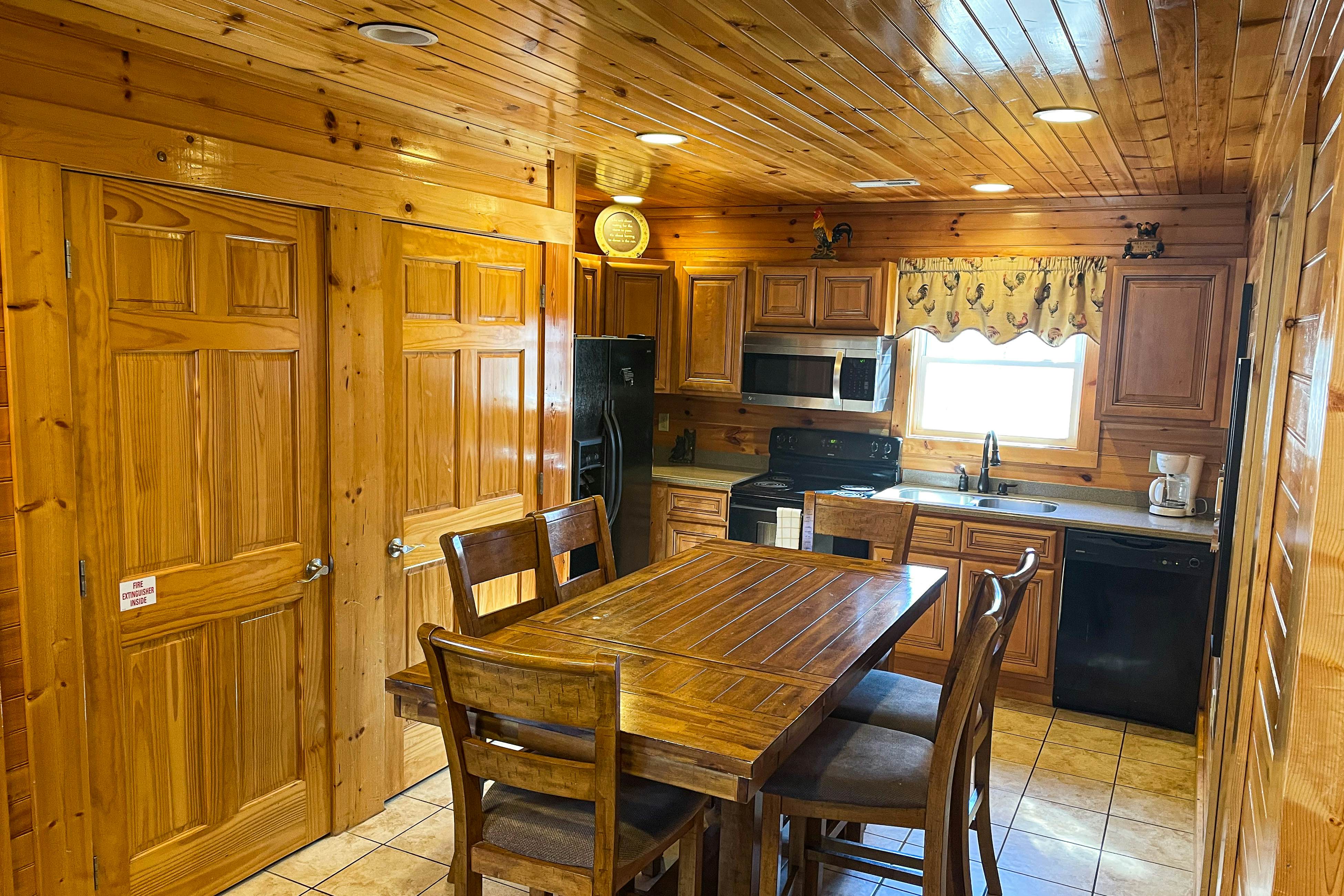 Black Bear Hideaway Cabin | 2 BD Gatlinburg, TN Vacation Rental | Vacasa