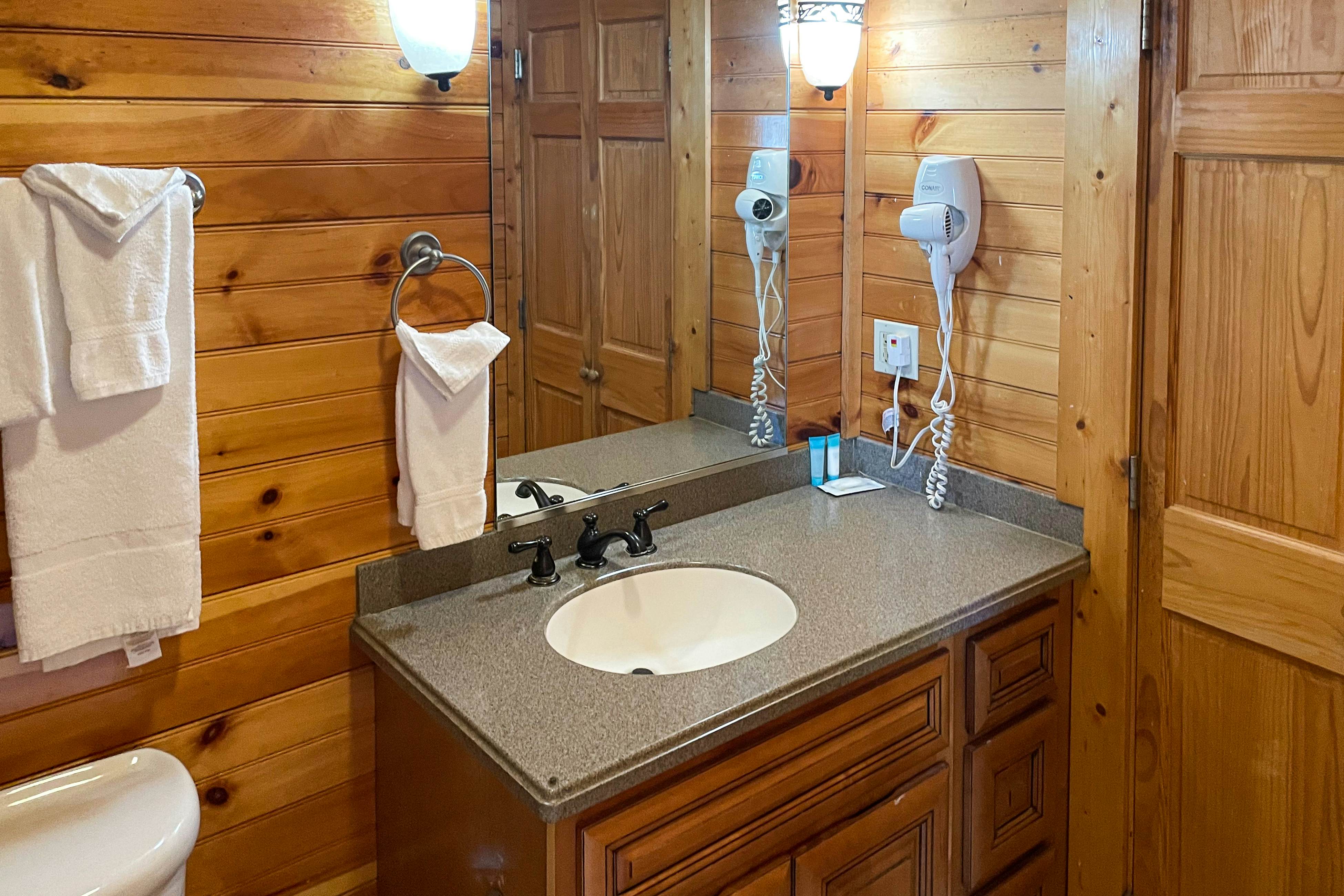 Black Bear Hideaway Cabin | 2 BD Gatlinburg, TN Vacation Rental | Vacasa