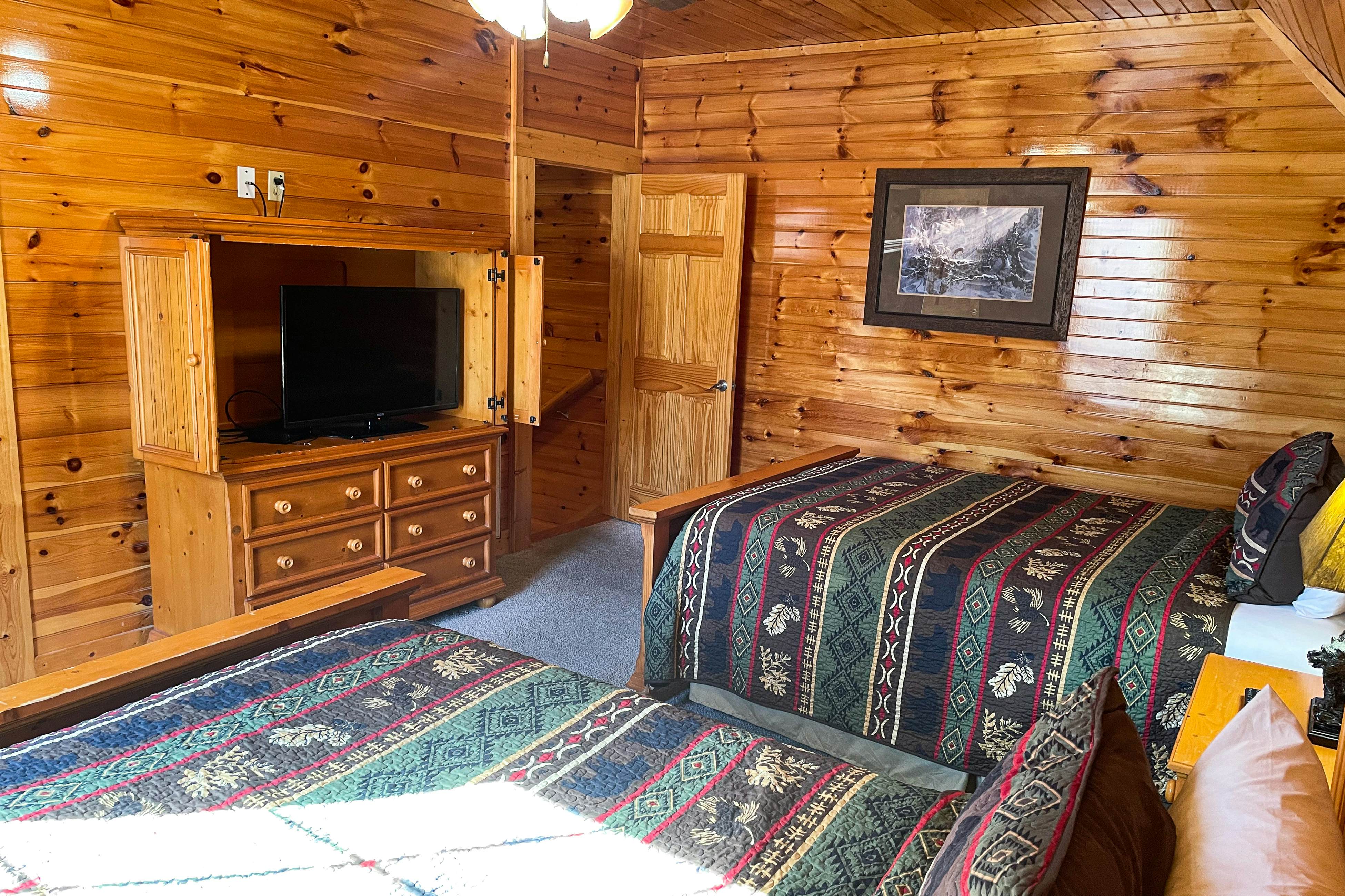 Black Bear Hideaway Cabin | 2 BD Gatlinburg, TN Vacation Rental | Vacasa