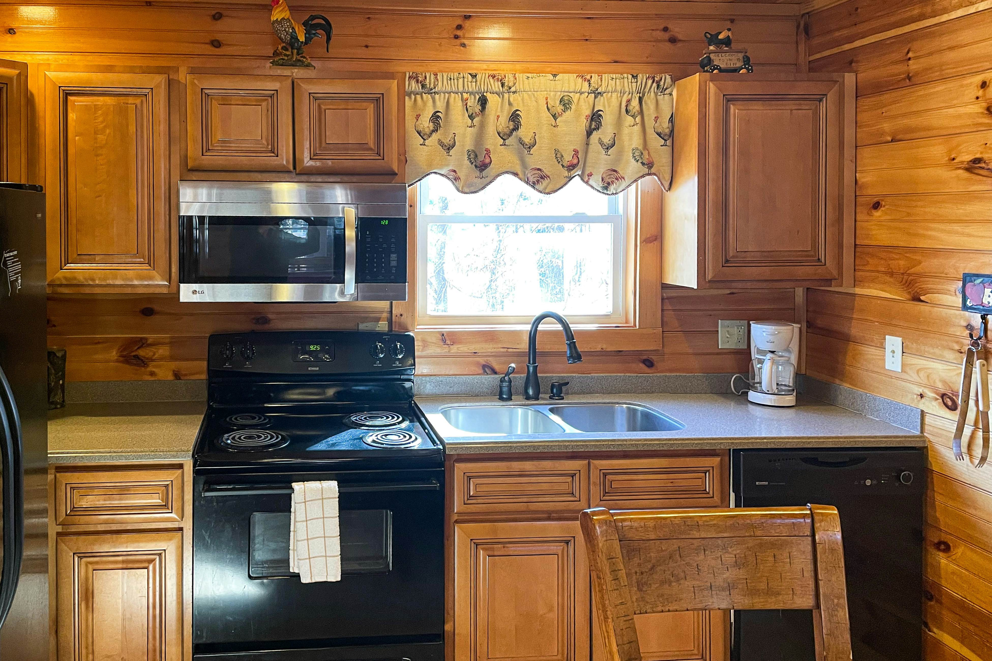 Black Bear Hideaway Cabin | 2 BD Gatlinburg, TN Vacation Rental | Vacasa