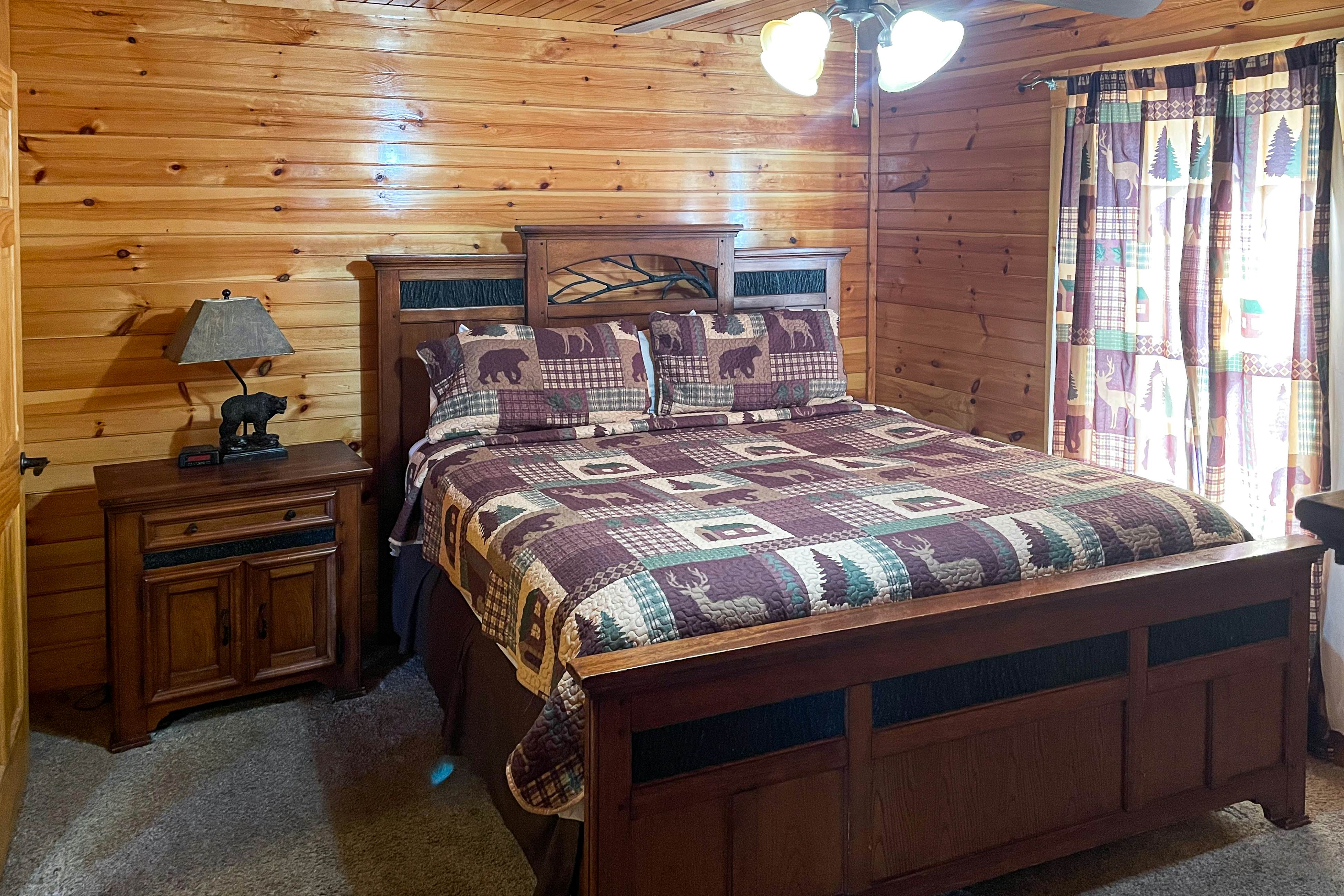 Black Bear Hideaway Cabin | 2 BD Gatlinburg, TN Vacation Rental | Vacasa