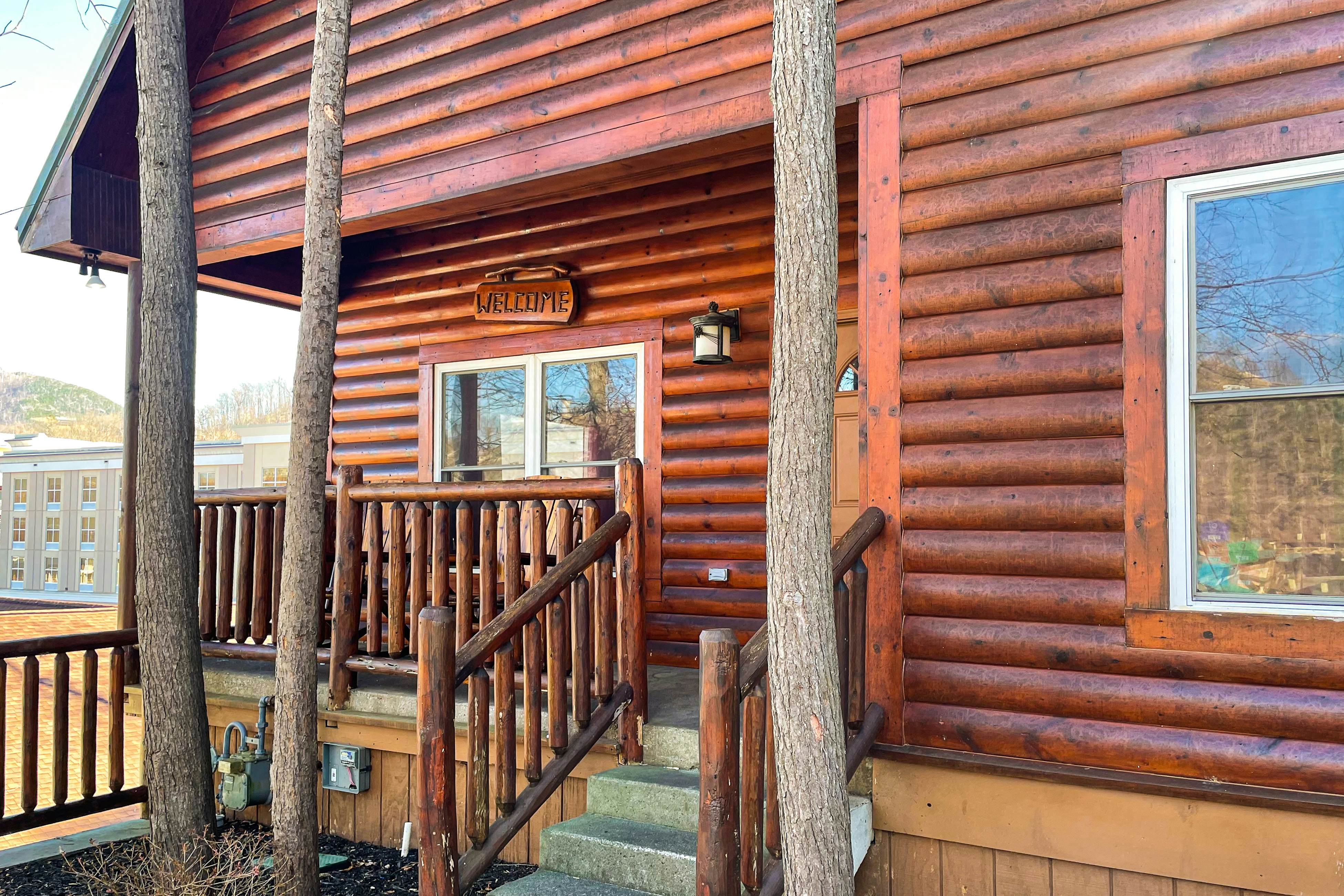 Black Bear Hideaway Cabin | 2 BD Gatlinburg, TN Vacation Rental | Vacasa