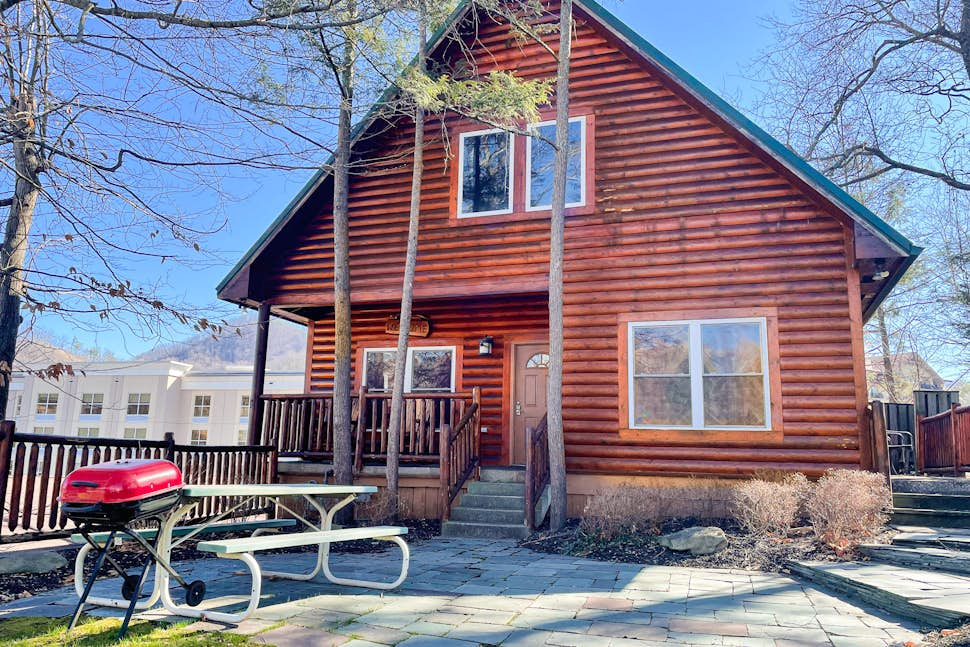 Black Bear Hideaway Cabin | 2 BD Gatlinburg, TN Vacation Rental | Vacasa